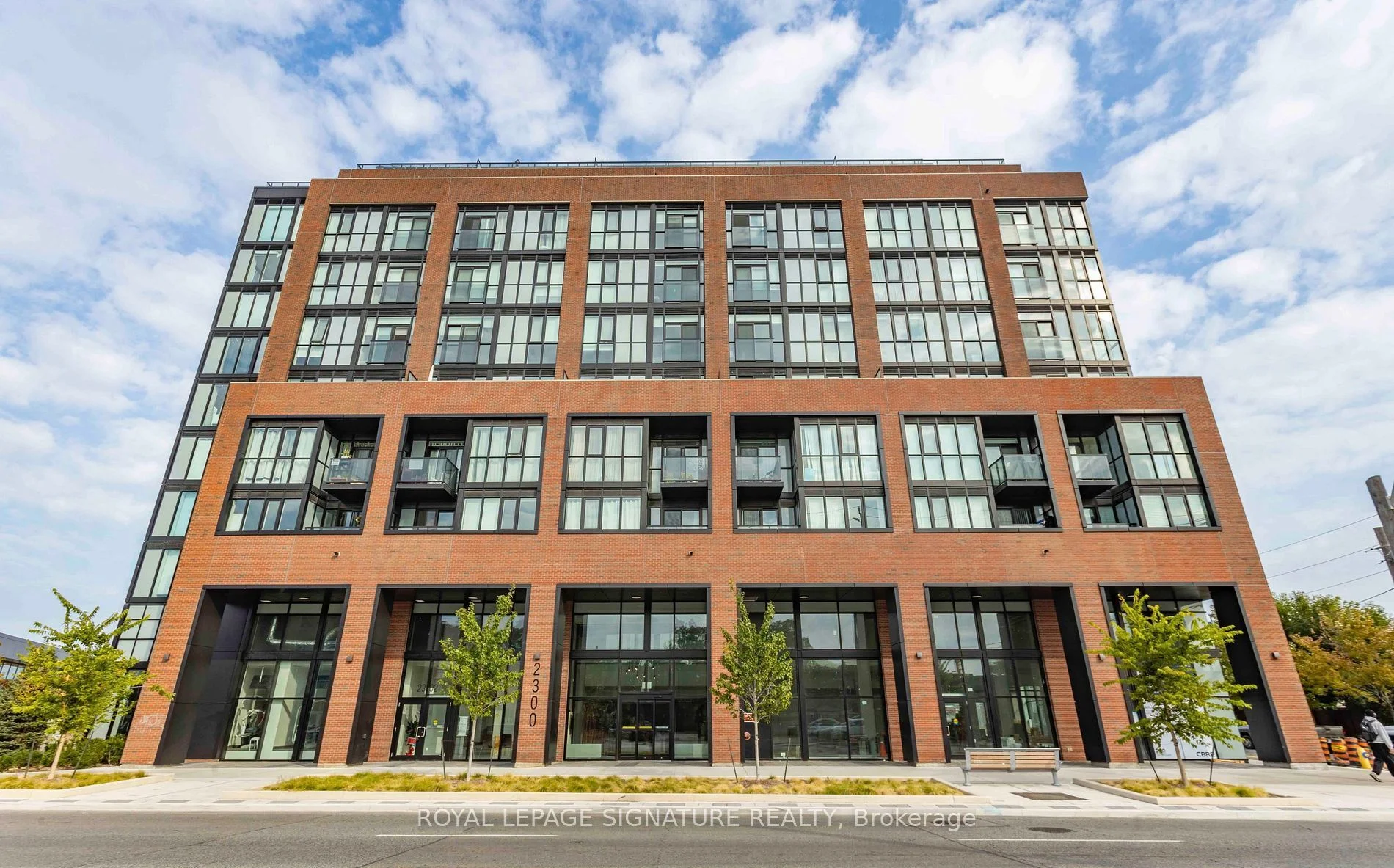 2300 St Clair Avenue W 327, Toronto W02, ON M6N 1K8