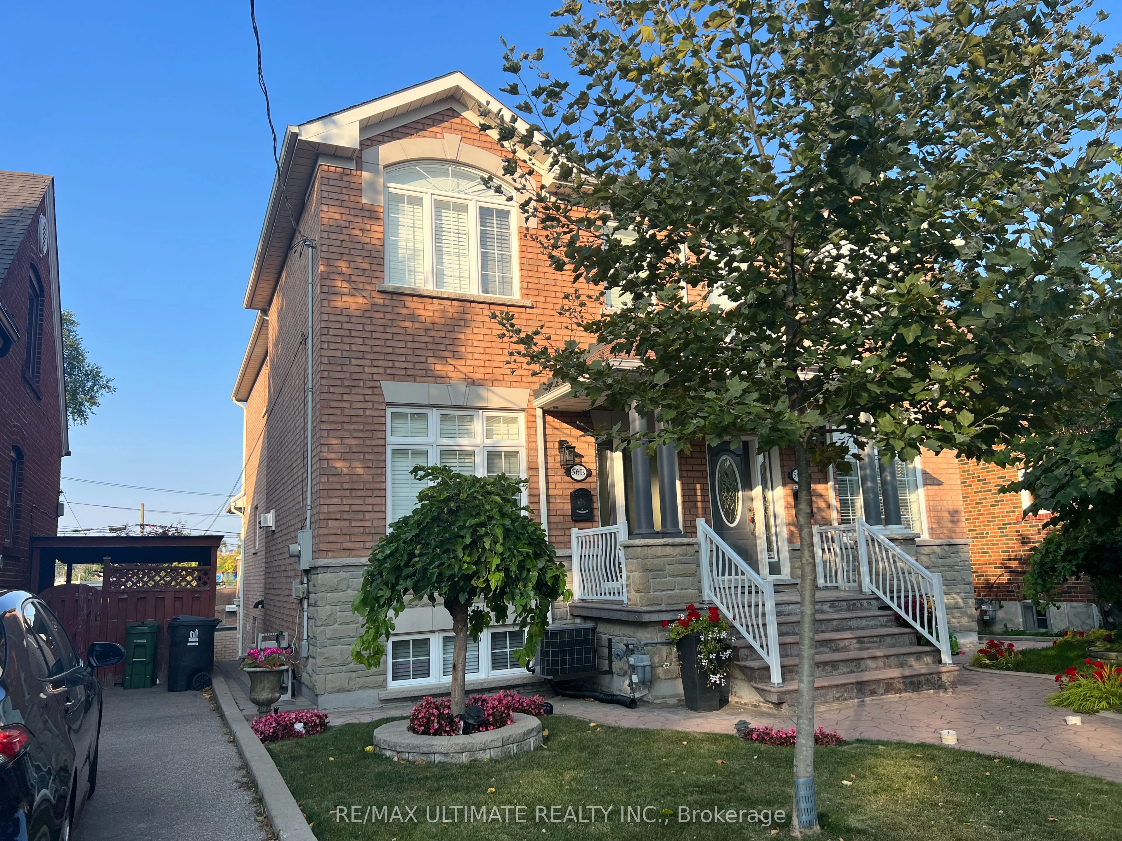 56b Strathnairn Avenue Bsmt, Toronto W04, On M6m 2g4