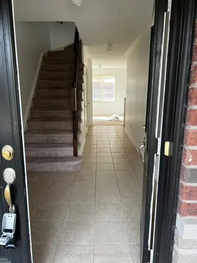 2596 Glengarry Road E, Mississauga, ON L5C 1Y2
