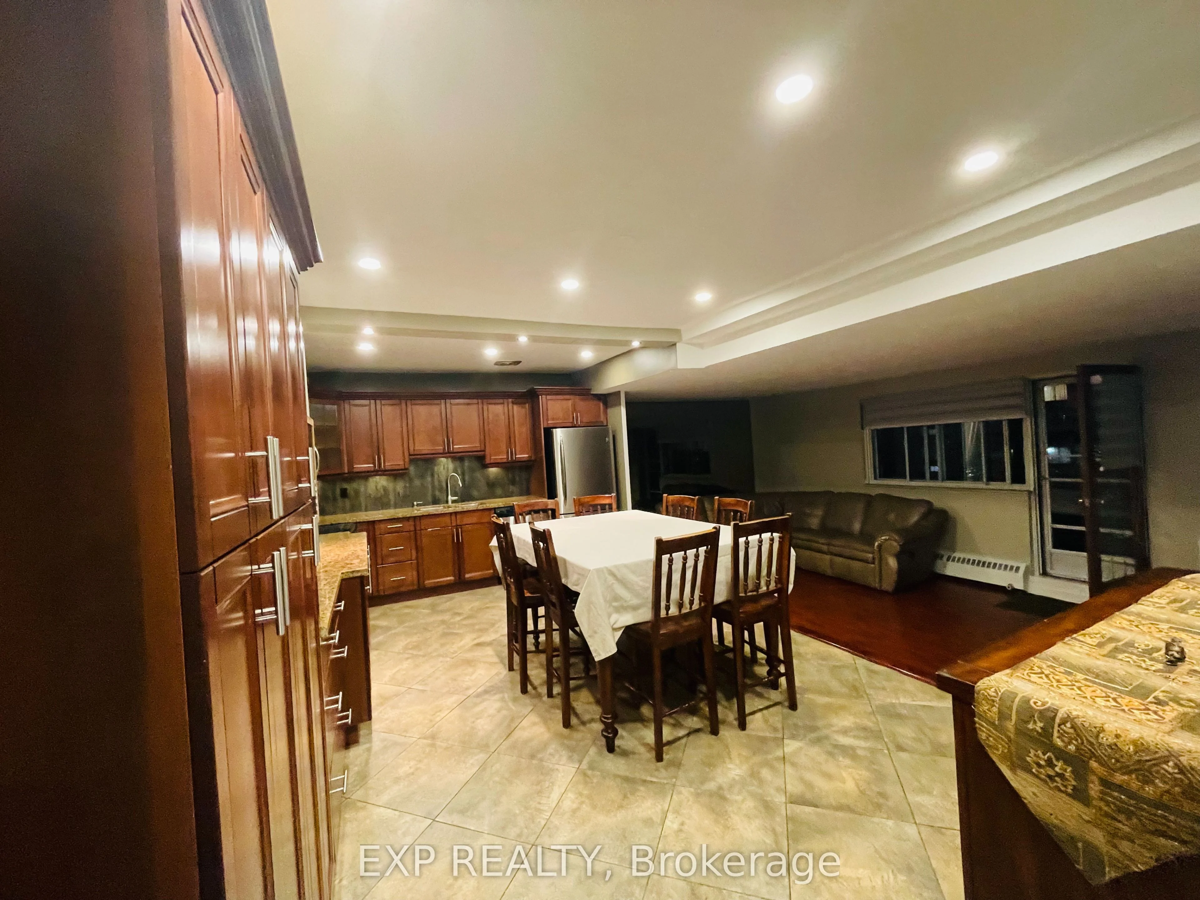 15 Elizabeth Street N 704, Mississauga, On L5g 2z3