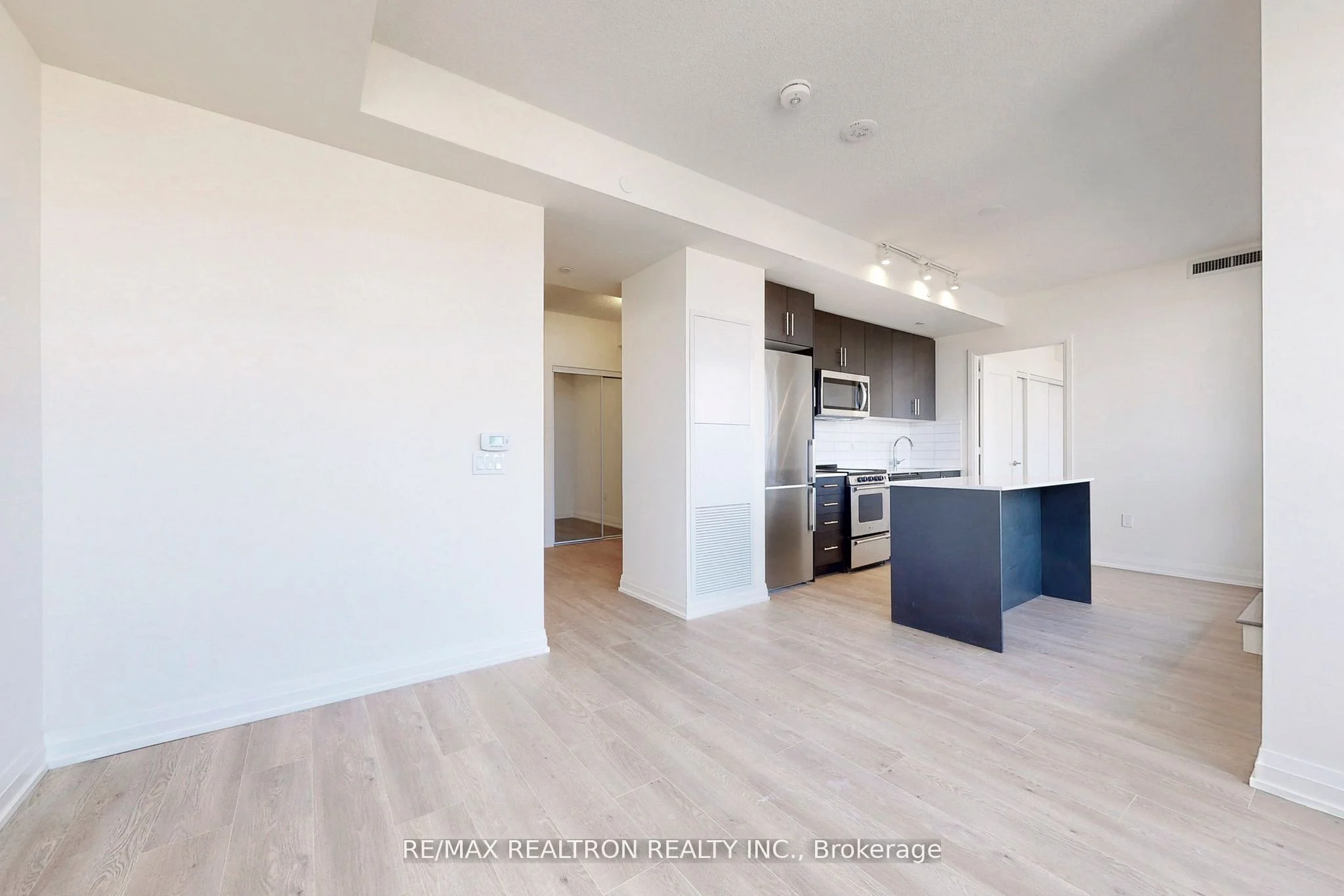 509 Dundas Street W 308, Oakville, ON L6M 5P4