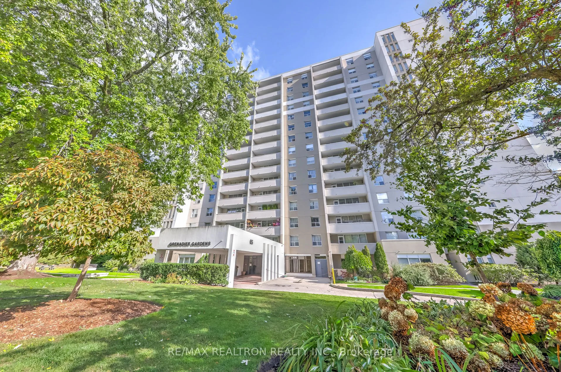 65 Southport Street 107, Toronto W01, ON M6S 3N6