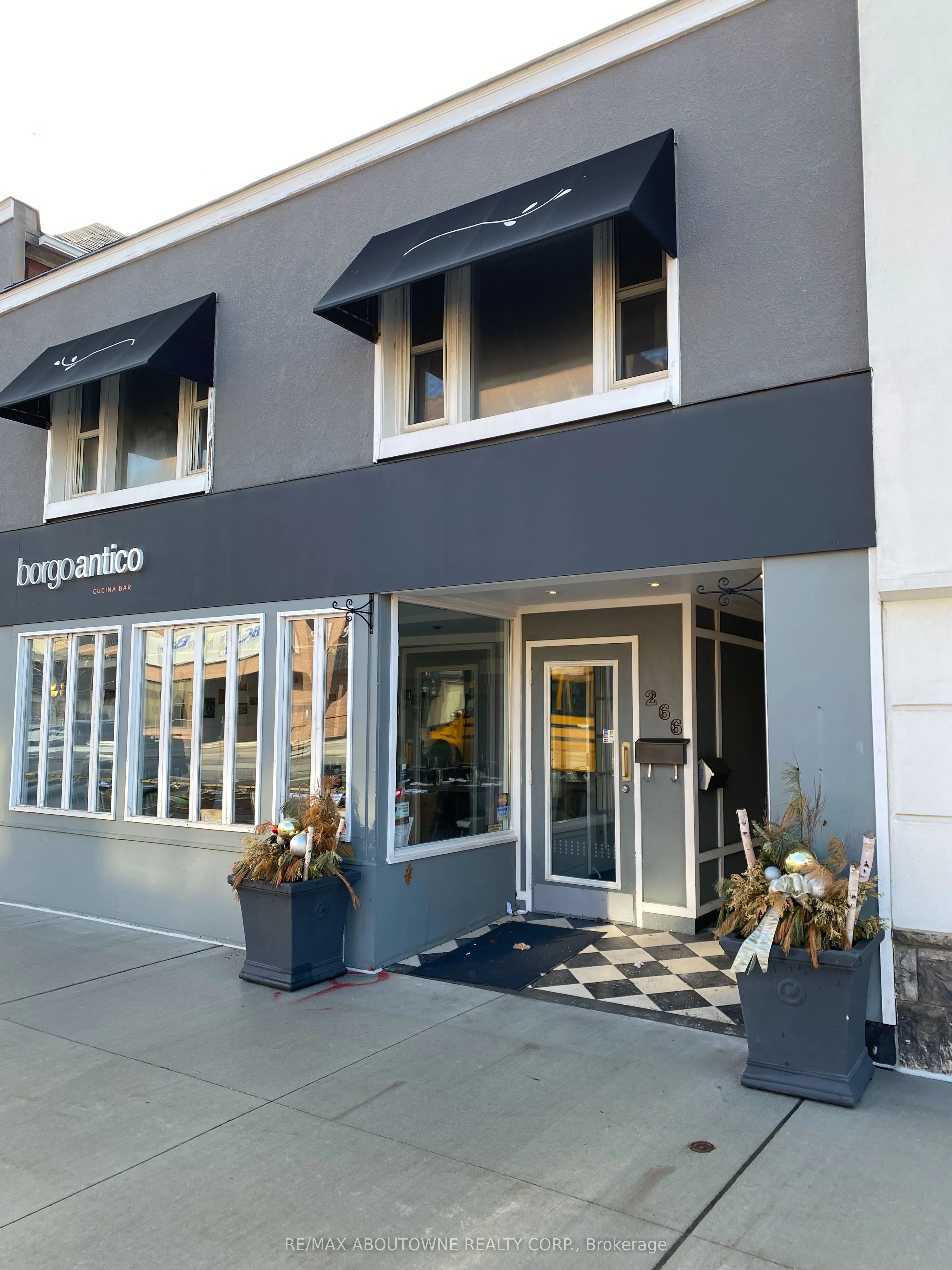 266 LAKESHORE Road E 1, Oakville, ON L6J 1J1