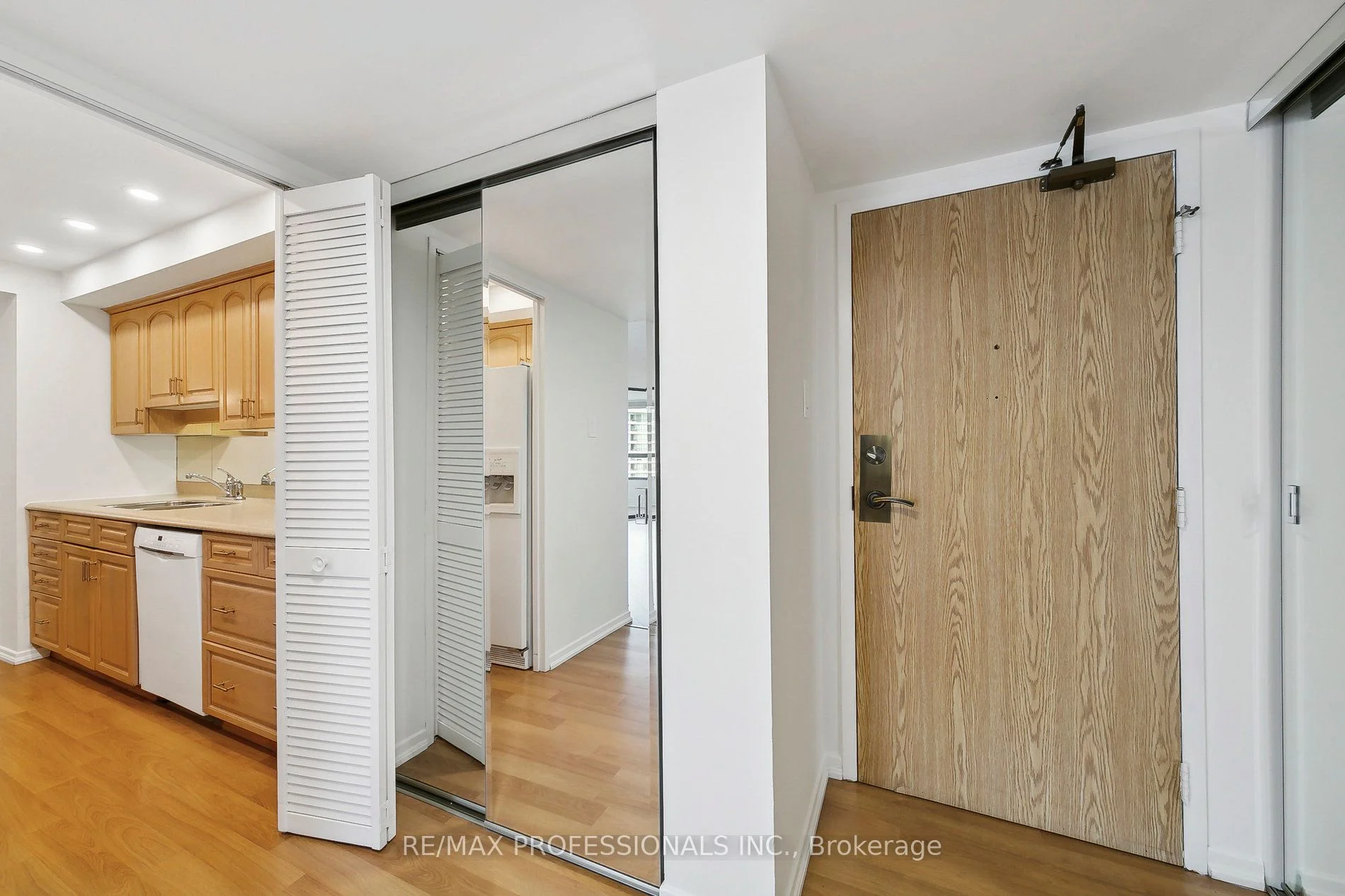 1300 Bloor Street 2208, Mississauga, ON L4Y 3Z2