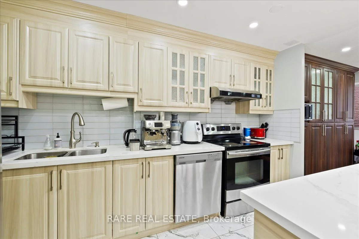 2095 Roche Court 185, Mississauga, ON L5K 2C8