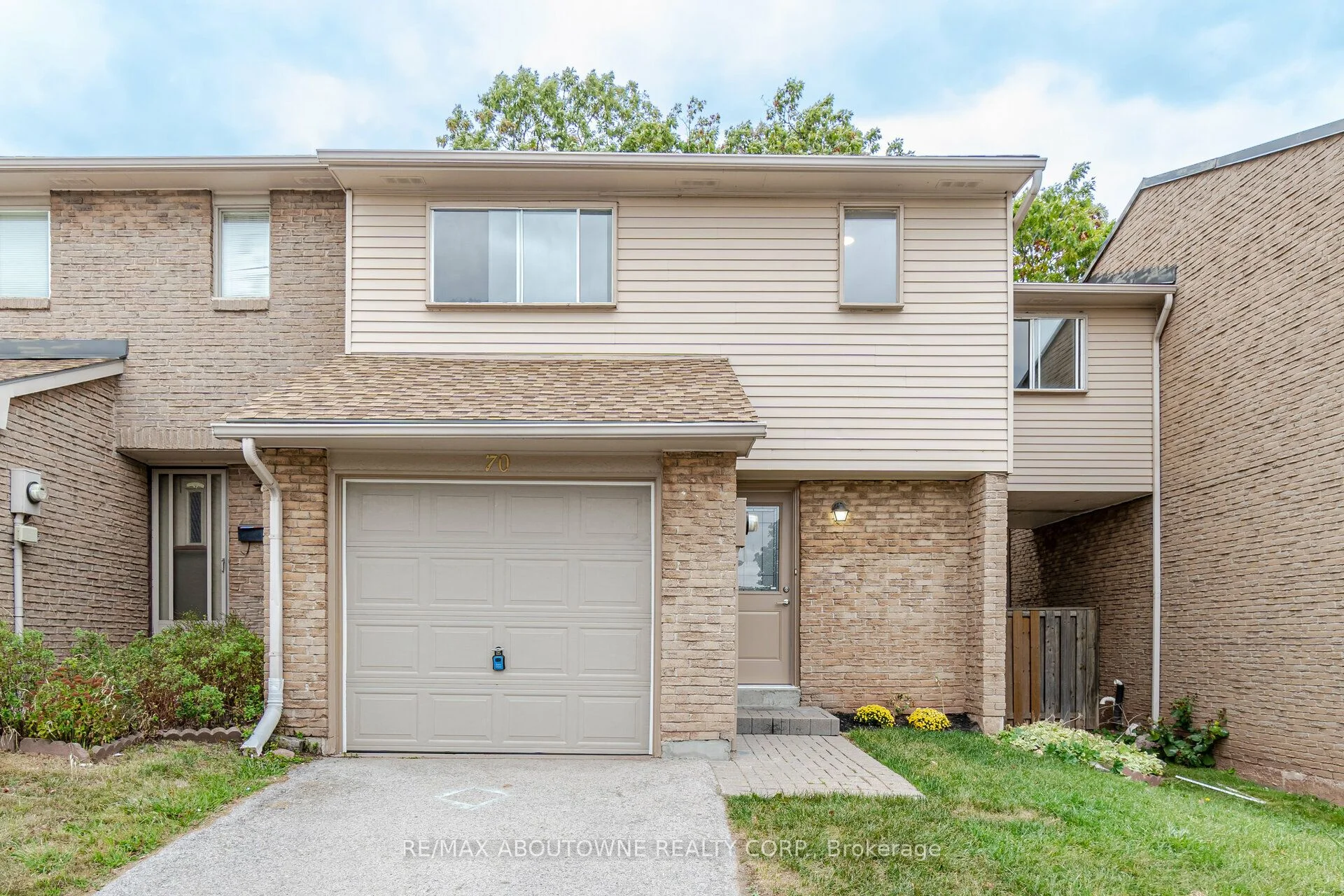 1556 LANCASTER Drive 70, Oakville, ON L6H 2Z4