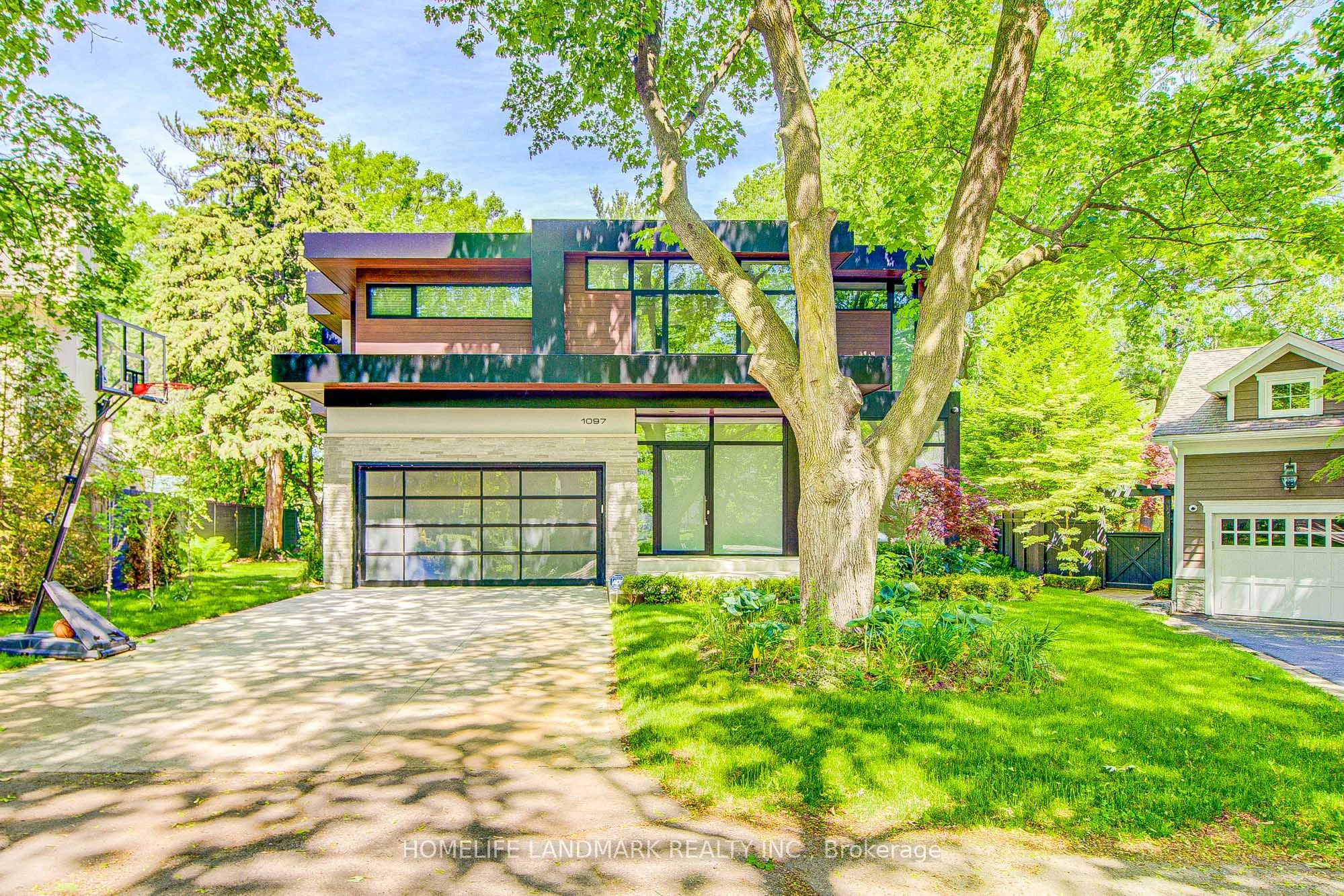 1097 Cedar Grove Boulevard, Oakville, ON L6J 2C3