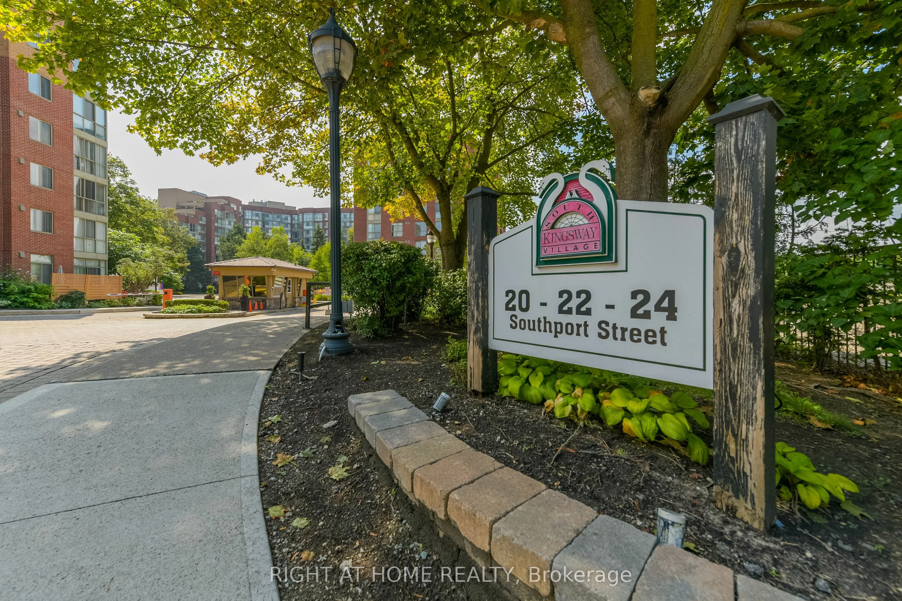 24 Southport Street 853, Toronto W01, ON M6S 4Z1