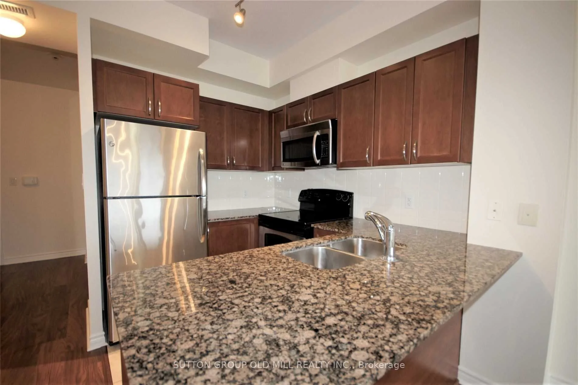 3865 Lake Shore Boulevard W #317, Toronto W06, ON M8W 1R4