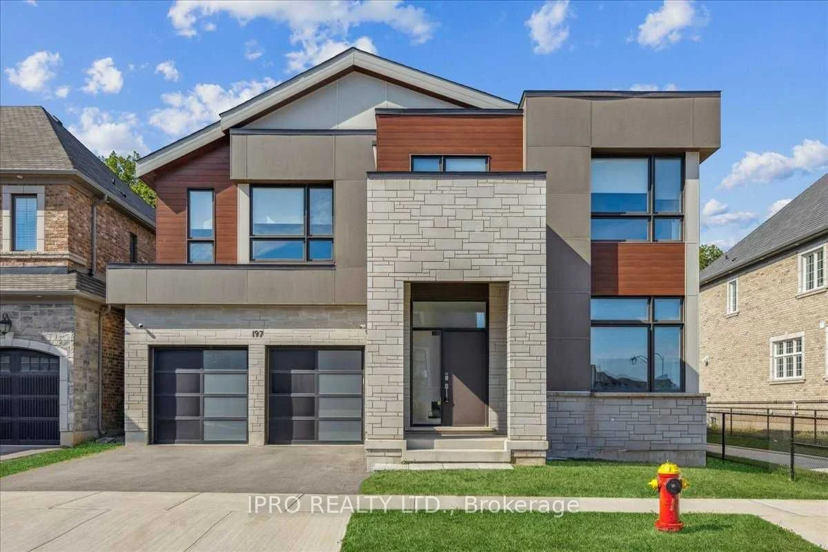 197 Polly Drive N, Oakville, ON L6M 0X3