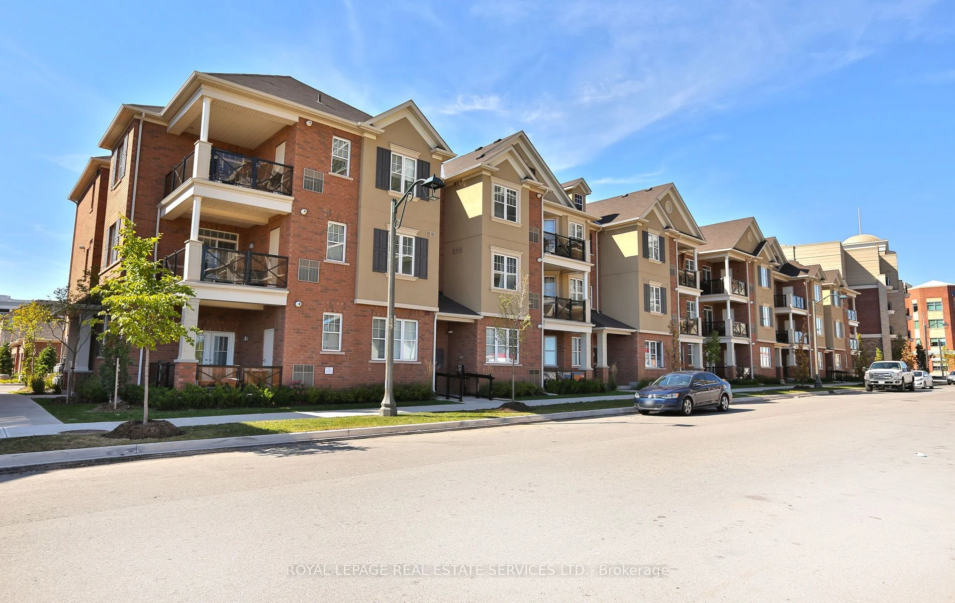 2338 Taunton Road 104, Oakville, ON L6H 0L3