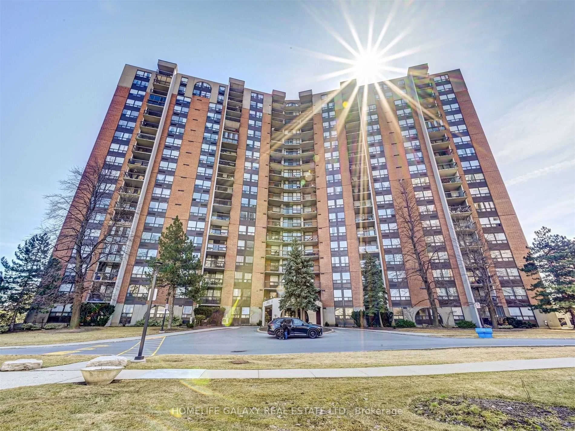 50 Mississauga Valley Boulevard 711, Mississauga, ON L5A 3S2