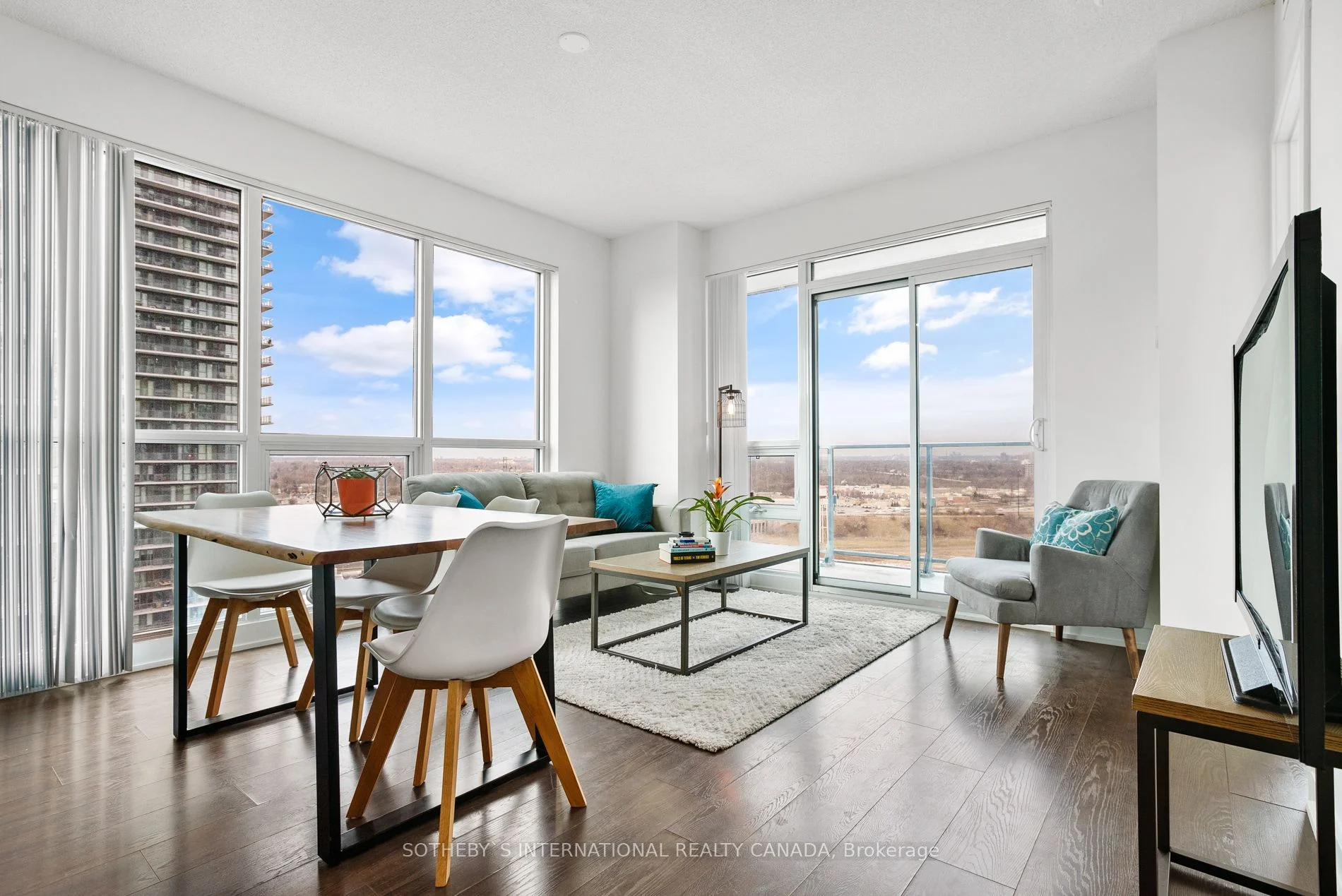 2212 Lake Shore Boulevard W 2508, Toronto W06, ON M8V 0C2