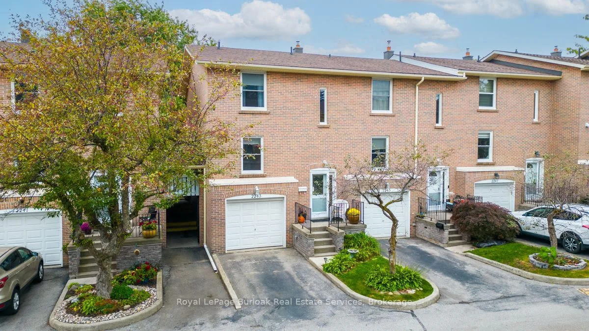 2243 Mountain Grove Avenue, Burlington, ON L7P 2H8