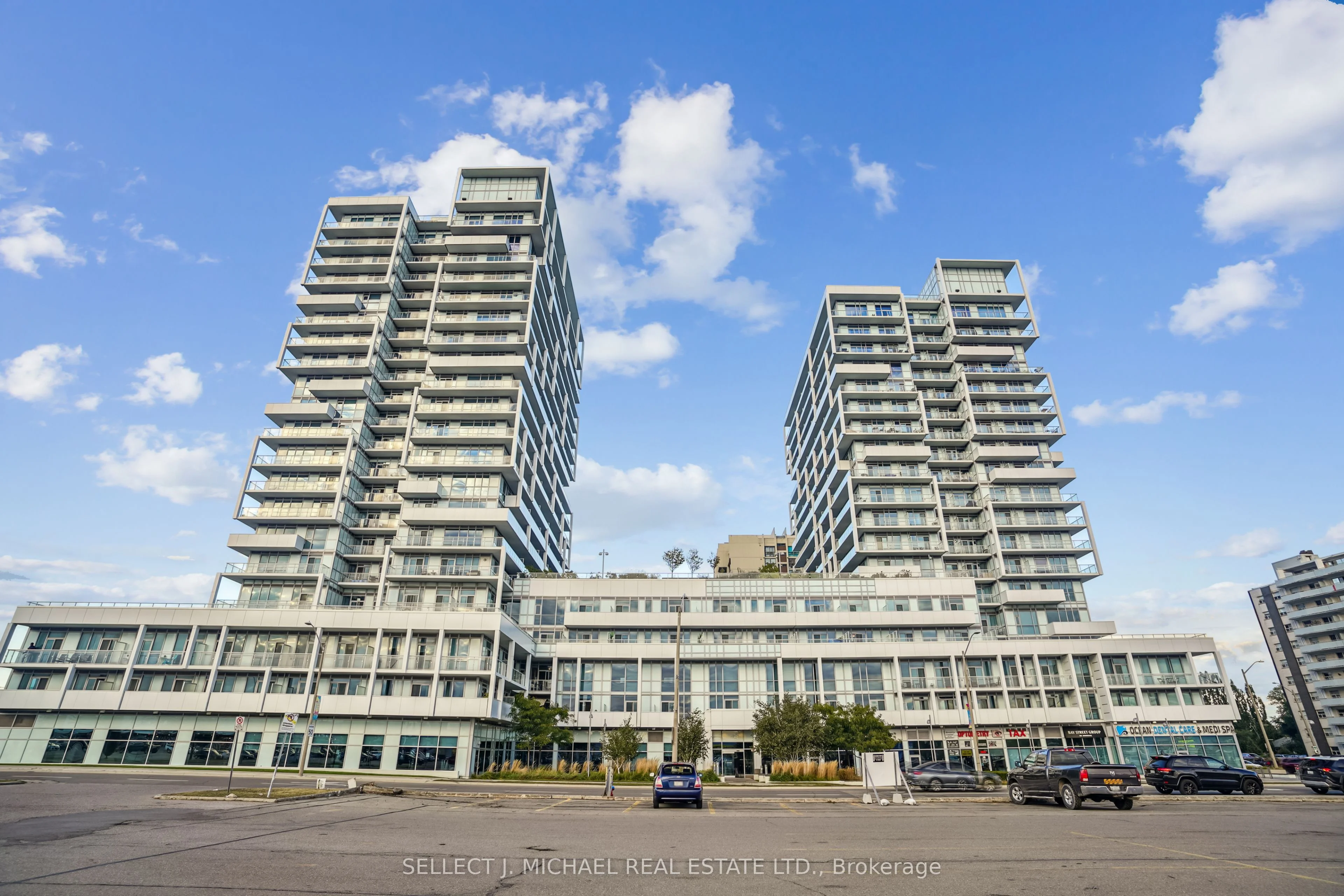 65 Speers Road 207, Oakville, ON L6K 0J1
