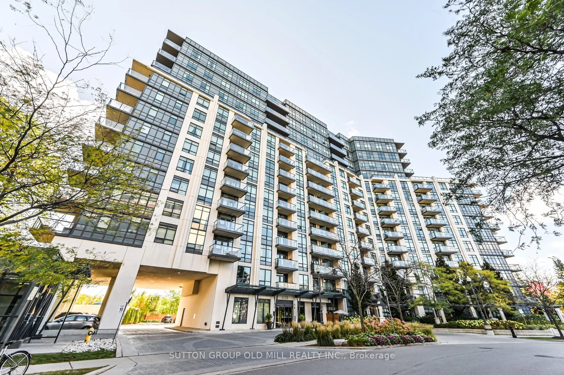1135 Royal York Road 804, Toronto W08, ON M9A 0C3