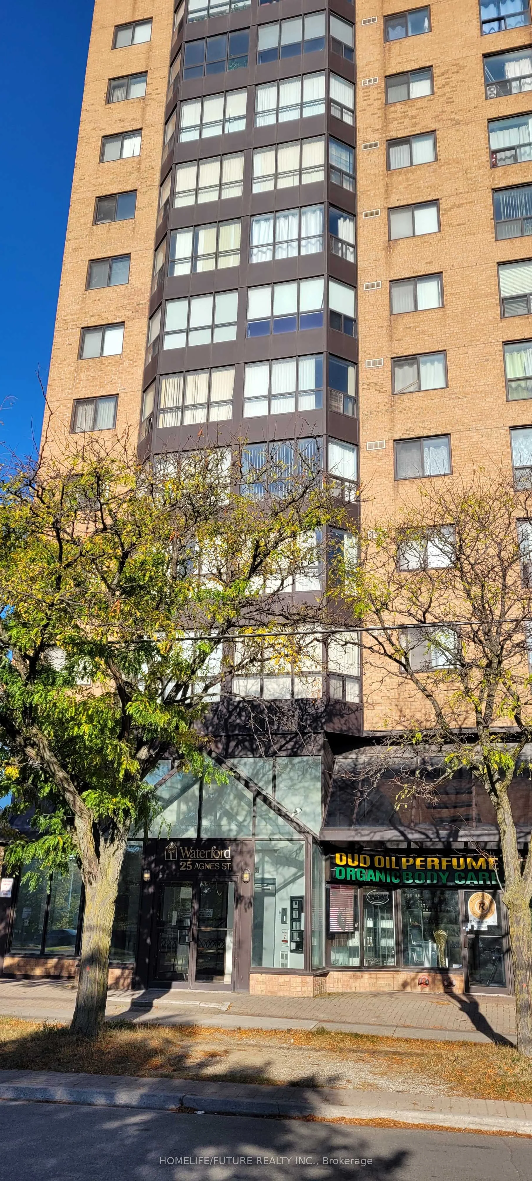 25 Agnes Street 208, Mississauga, ON L5B 3X7