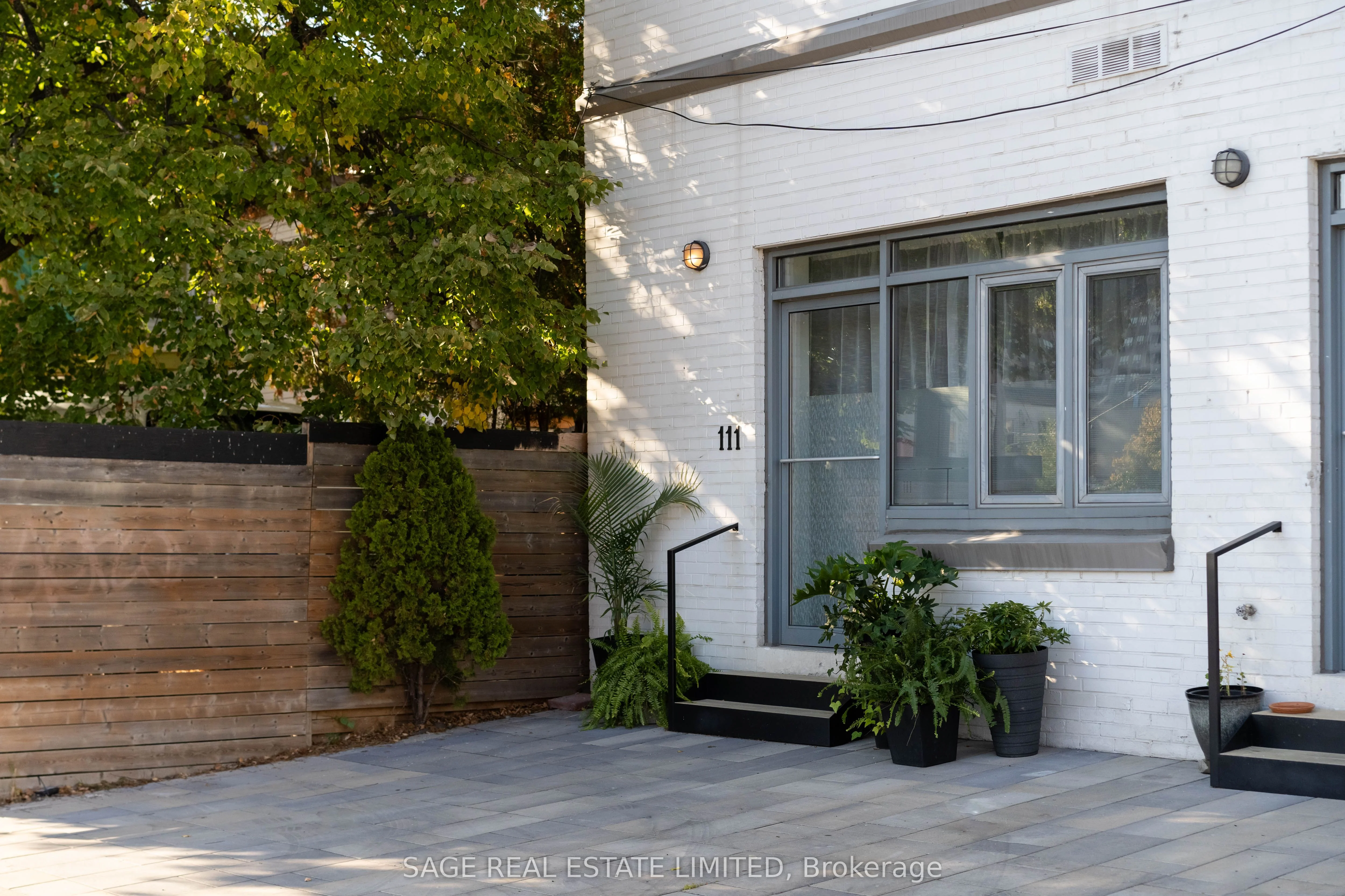 27 Brock Avenue 111, Toronto W01, ON M6K 2K9