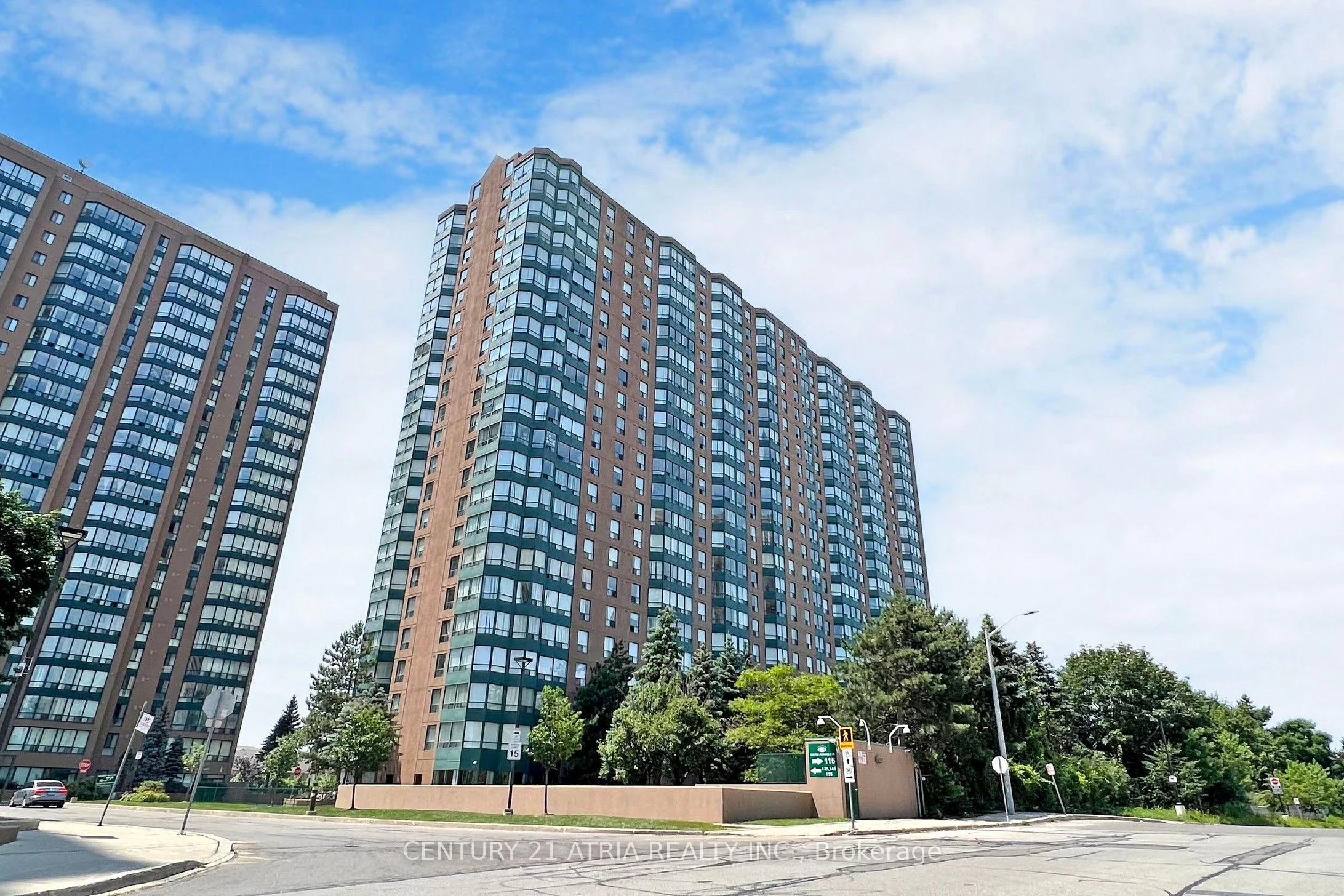 135 Hillcrest Avenue 214, Mississauga, ON L5B 4B1