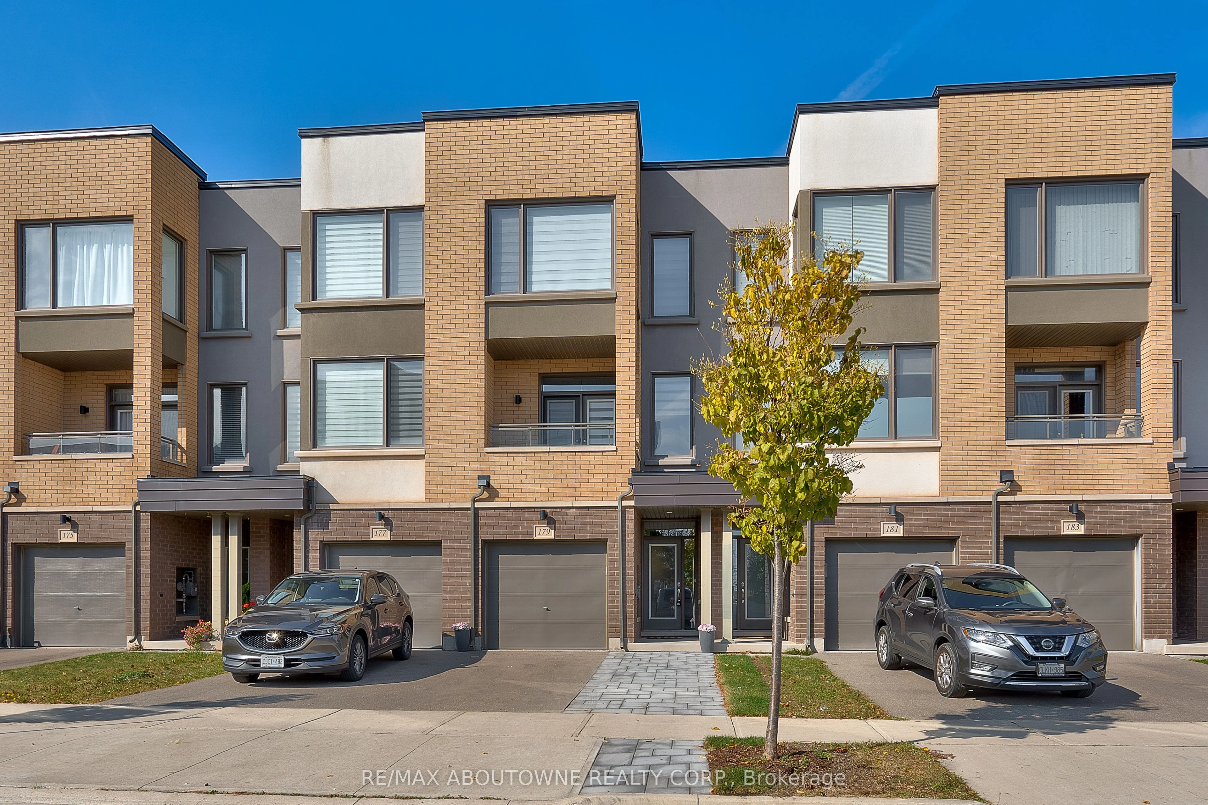 179 SABINA Drive, Oakville, ON L6H 0L4