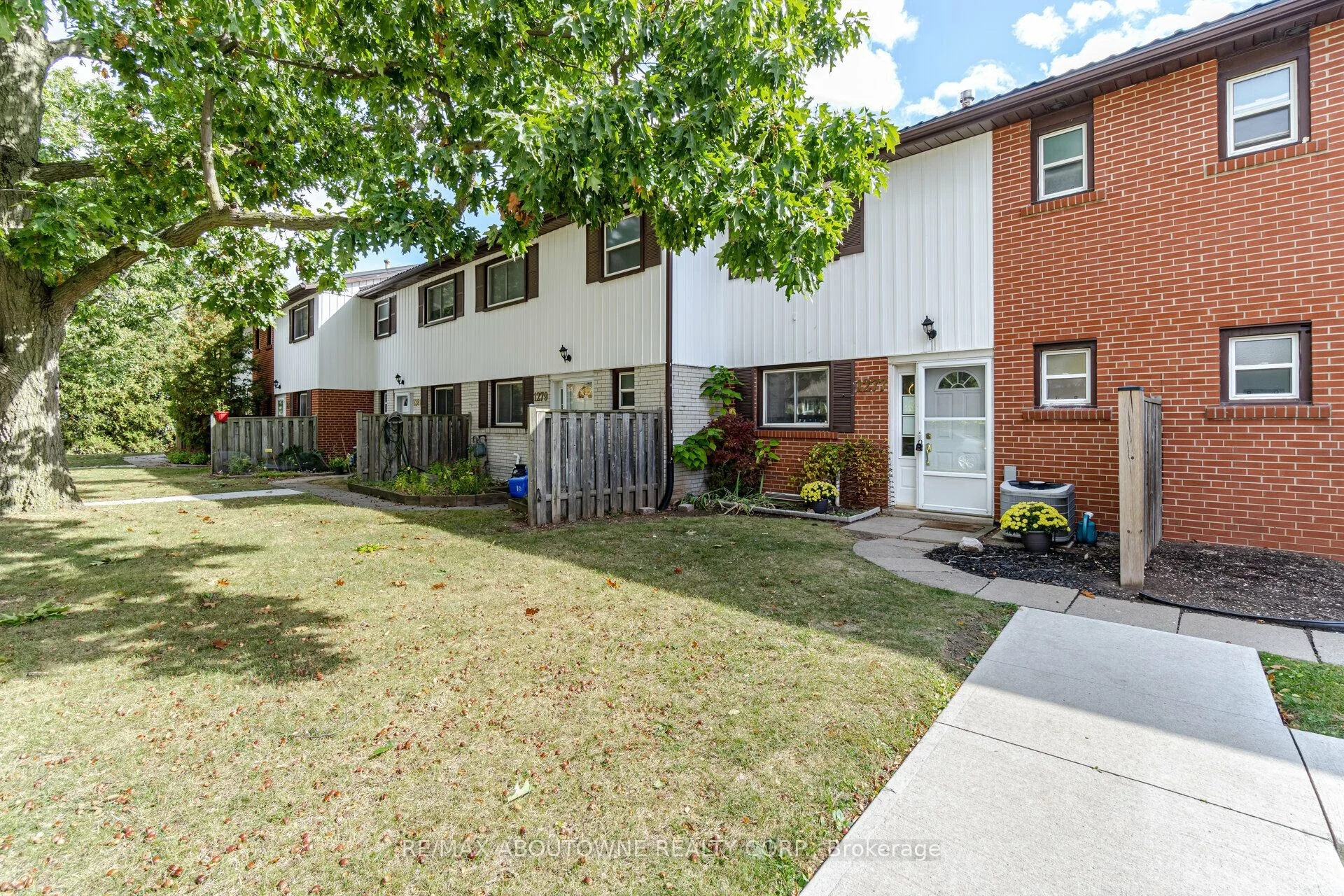 1277 Redbank Crescent W, Oakville, ON L6H 1Y4