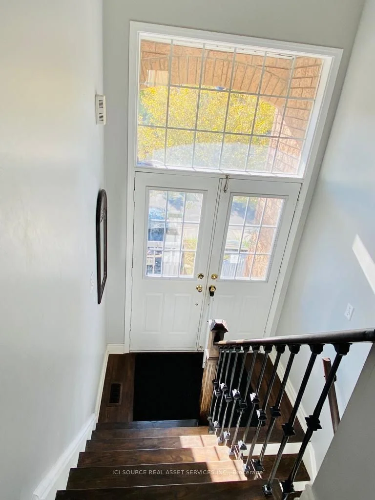 5641 RETREAT Street, Mississauga, ON L5R 0B3