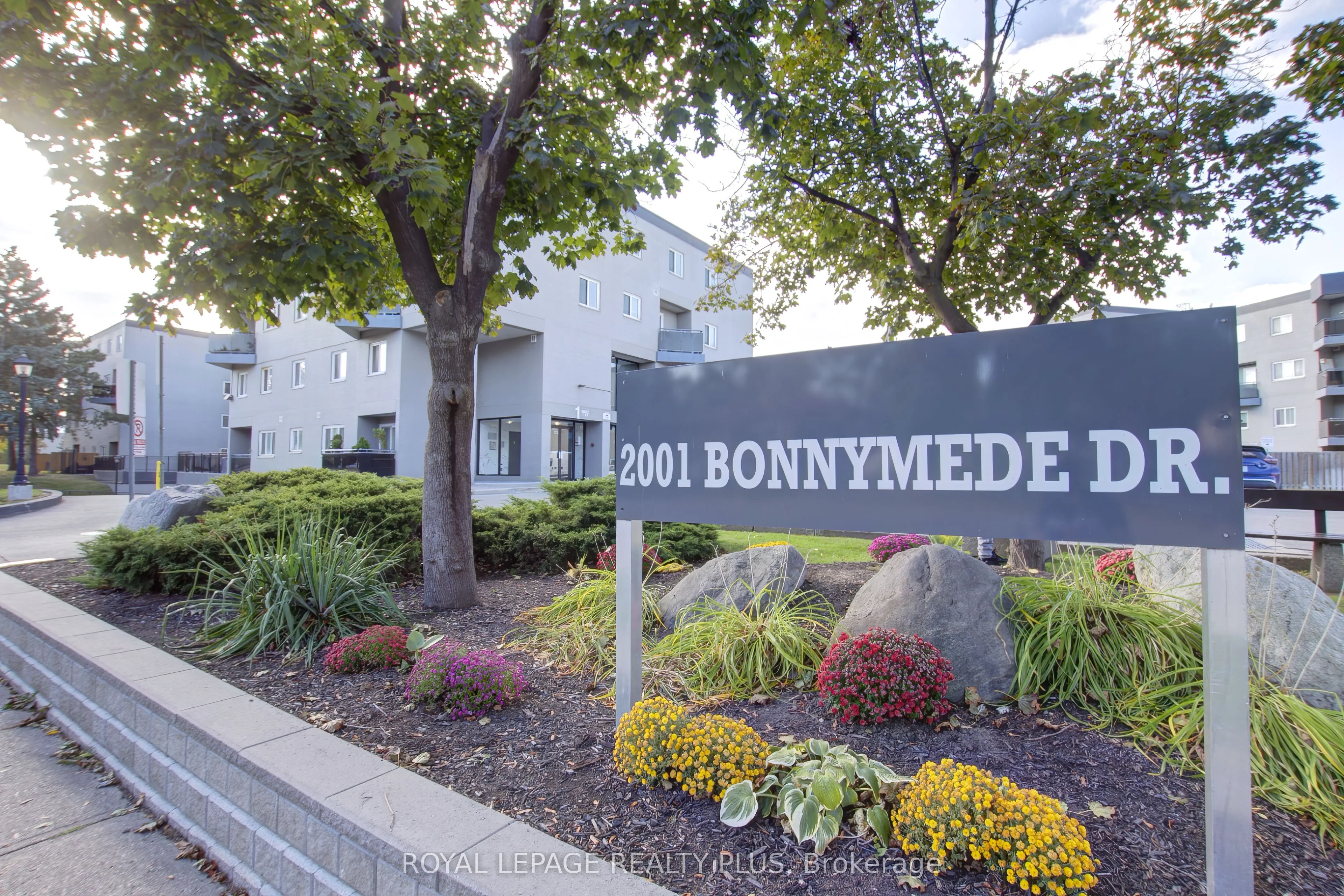 2001 Bonnymede Drive 71, Mississauga, ON L5J 4H8