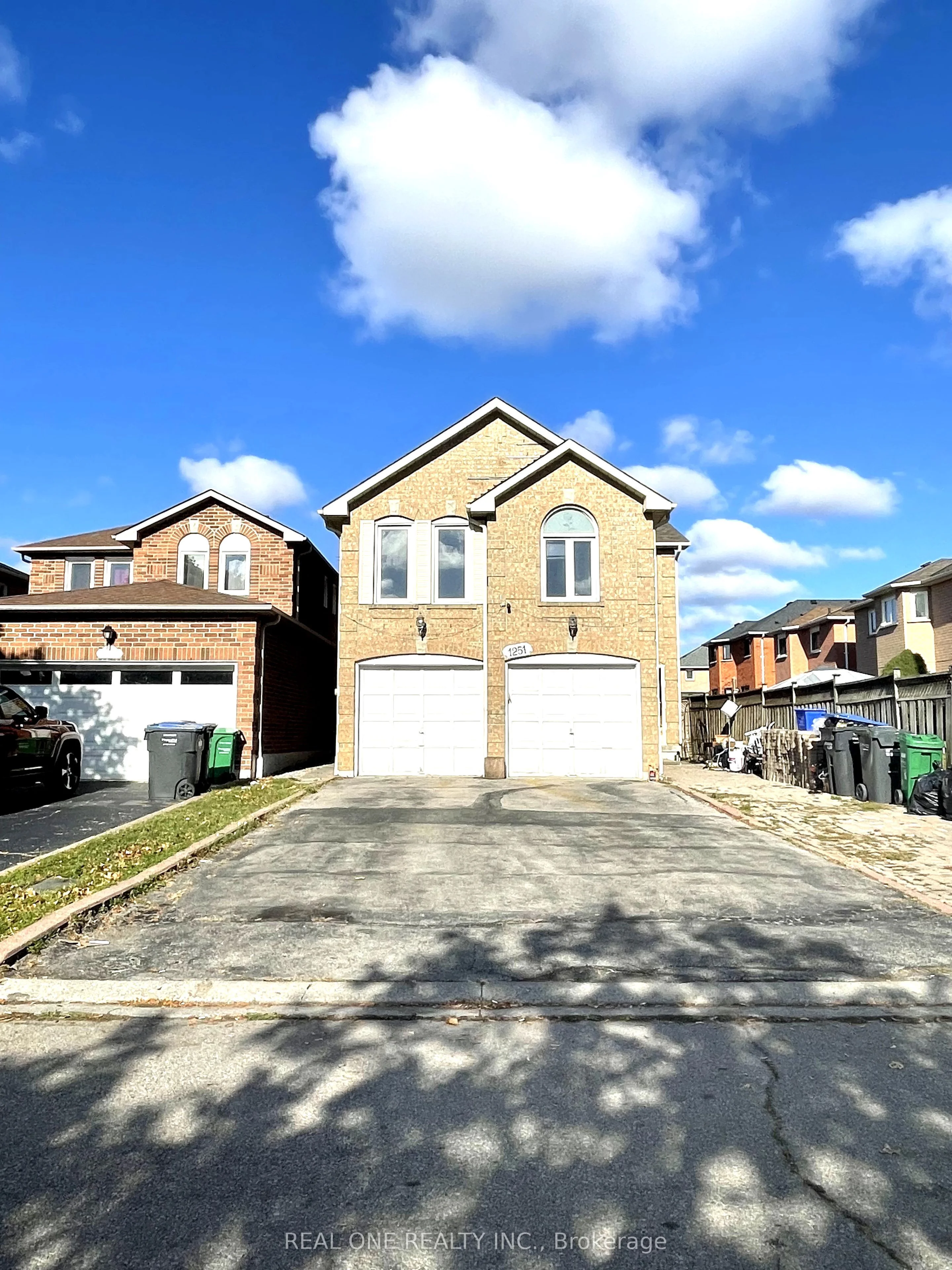 1251 Bantham Street, Mississauga, ON L5V 1Y8