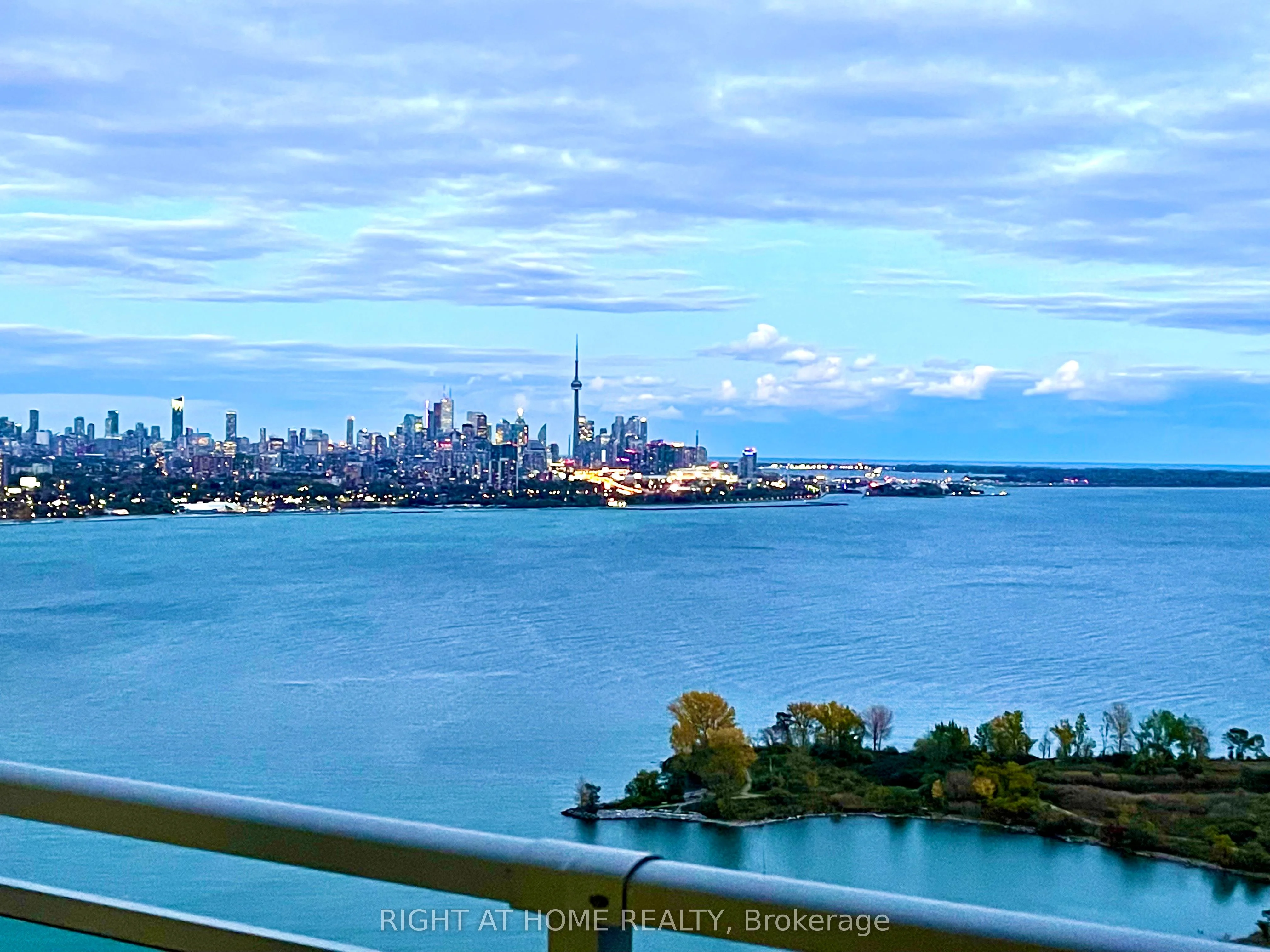 33 Shore Breeze Drive 3409, Toronto W06, ON M8V 1A1