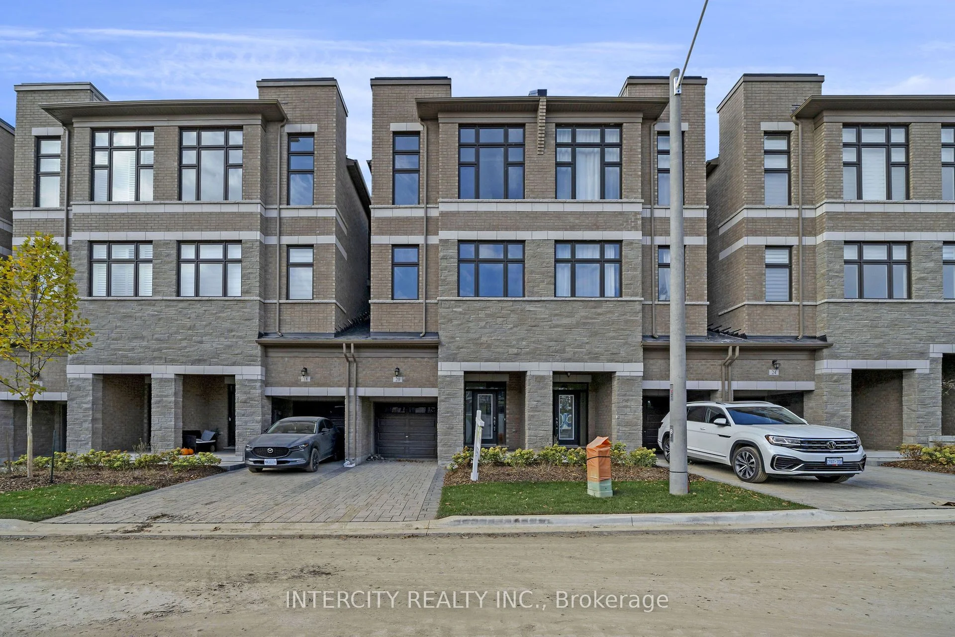20 Tamola Park Court, Toronto W05, ON M9L 2L1