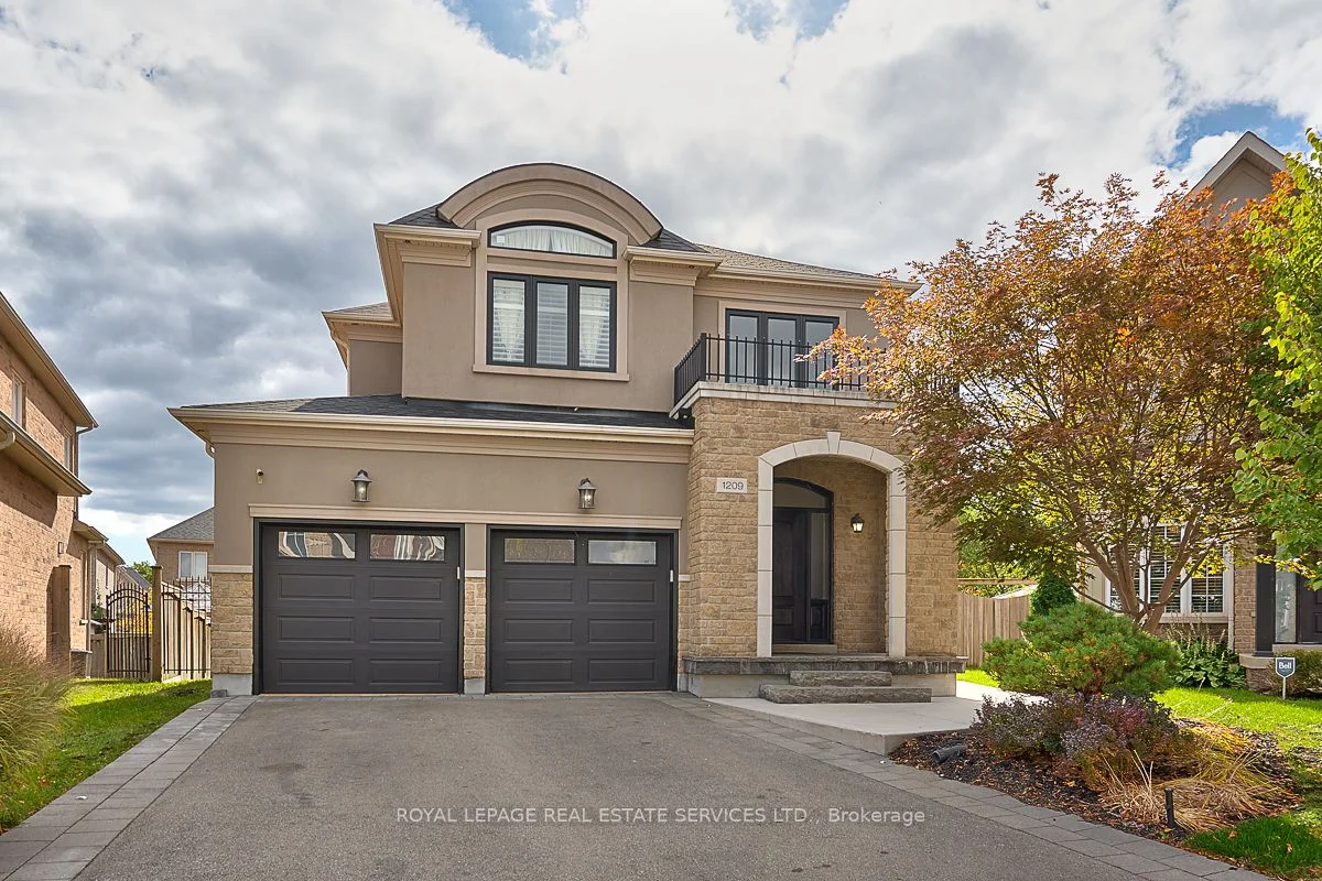 1209 Jezero Crescent, Oakville, ON L6H 0B4