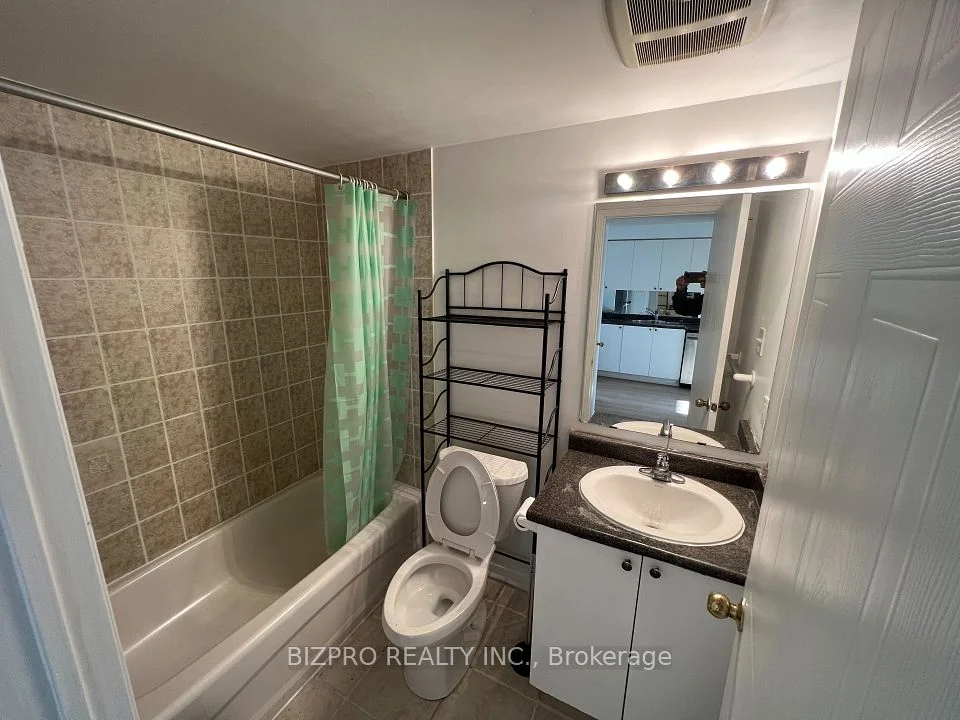 4975 SOUTHAMPTON Drive 347, Mississauga, ON L5M 8C6