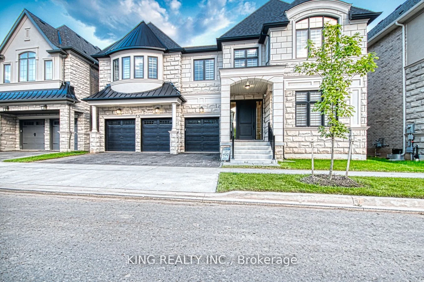 2326 Hyacinth Crescent, Oakville, ON L6M 5M8