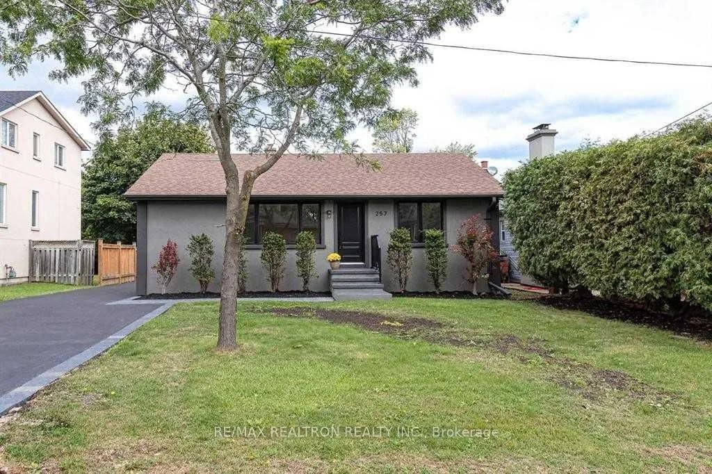 257 Maurice Drive, Oakville, ON L6K 2X2