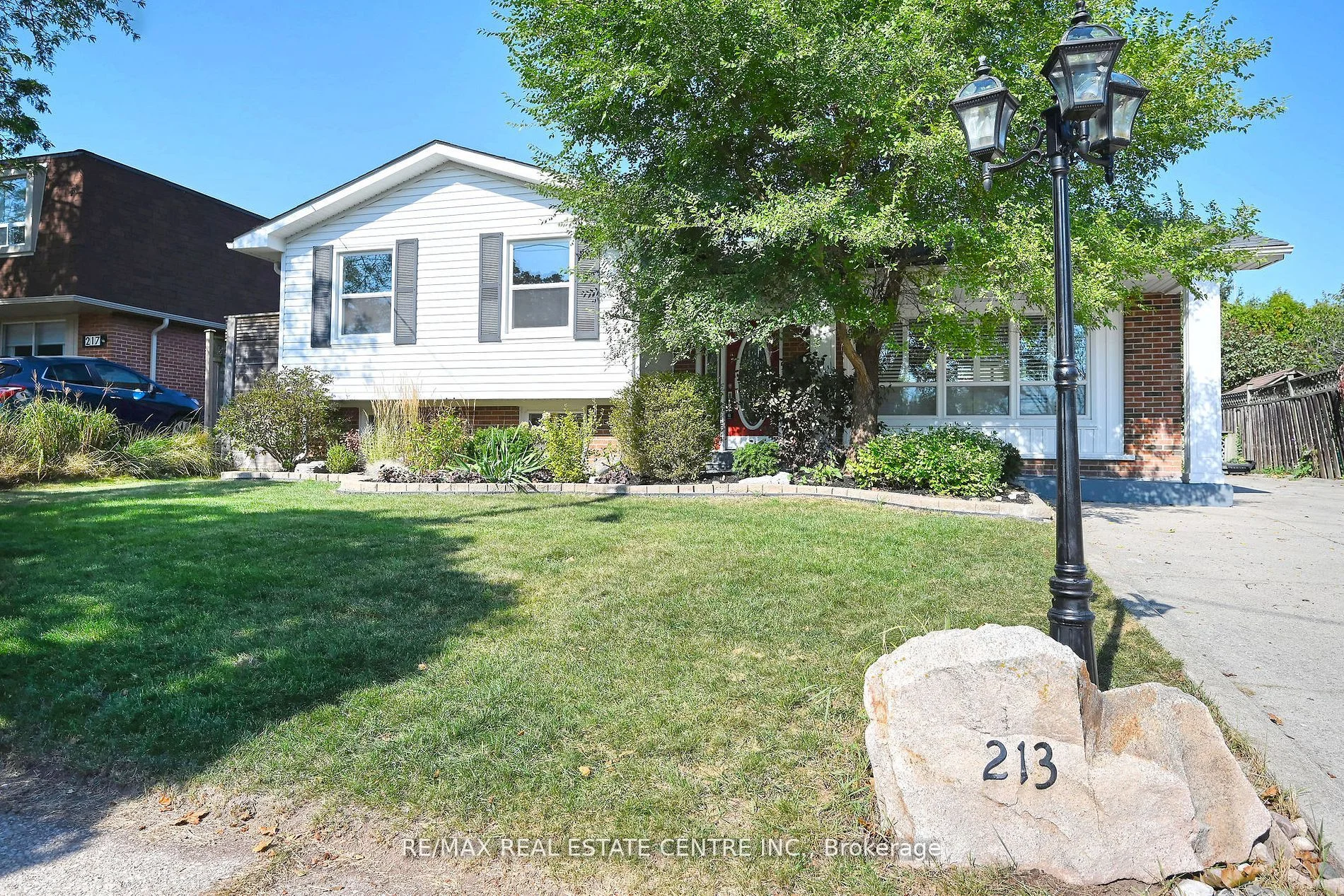 213 Elmwood Road, Oakville, ON L6K 2A9