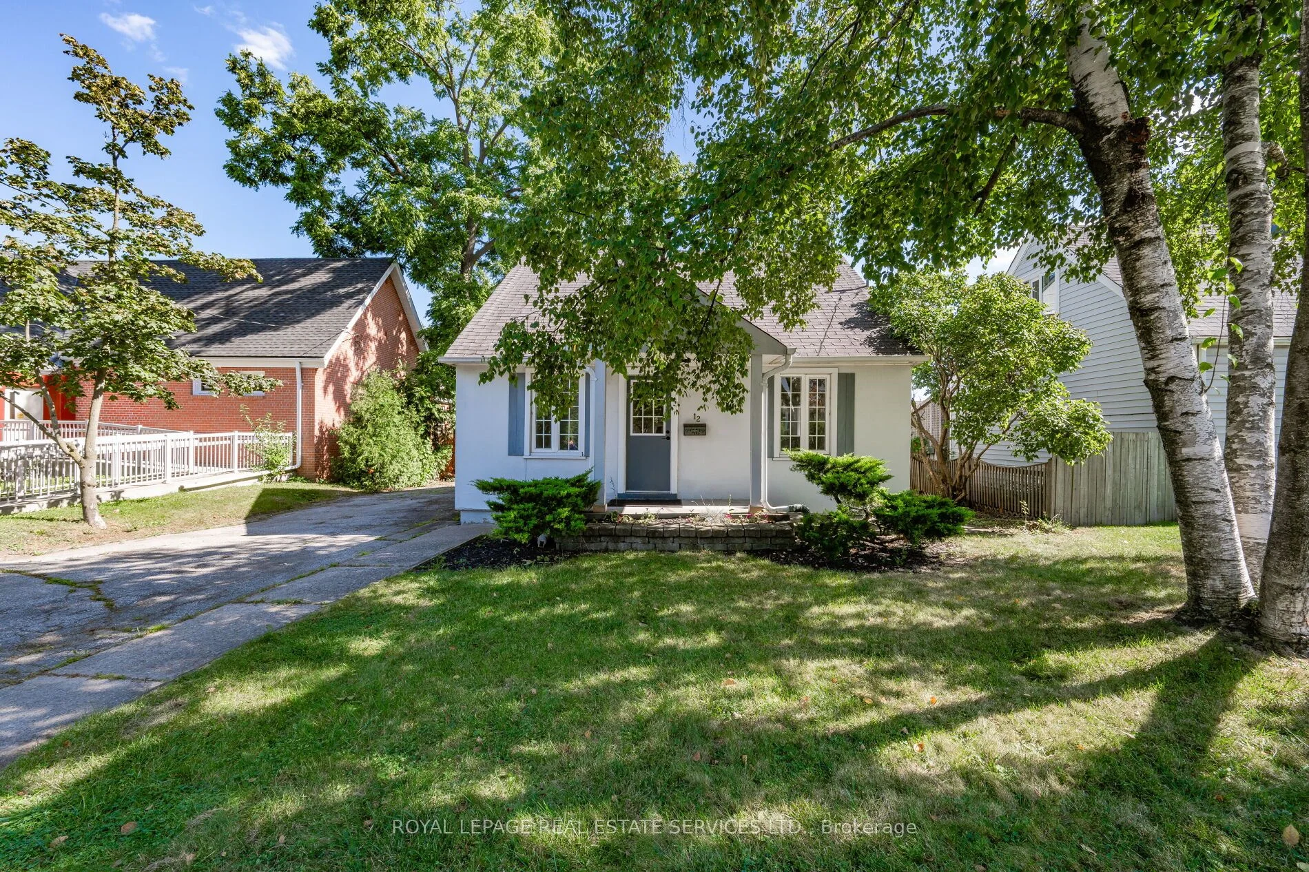 12 Stewart Street, Oakville, On L6k 1x5