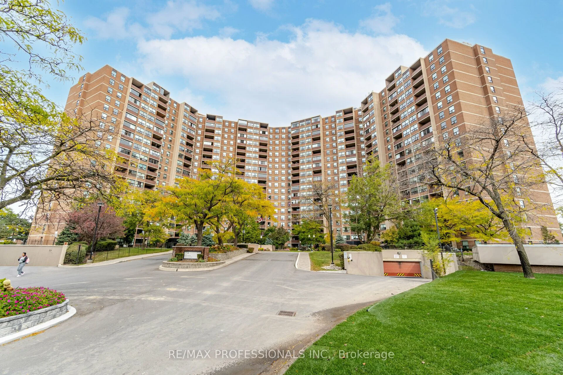 #1906 714 The West Mall, Toronto W08, ON, M9C 4X1