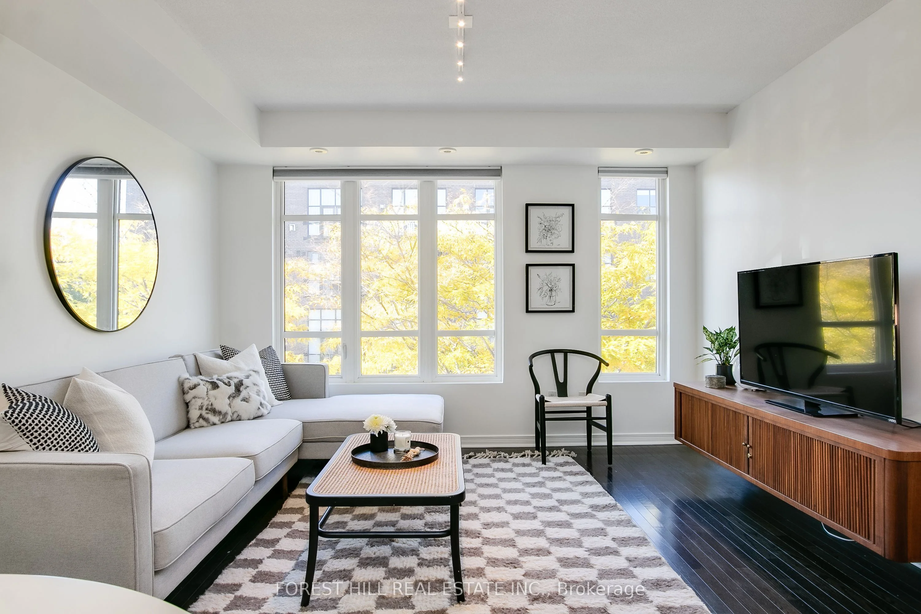 30 Elsie Lane 204, Toronto W02, ON M6P 3N9