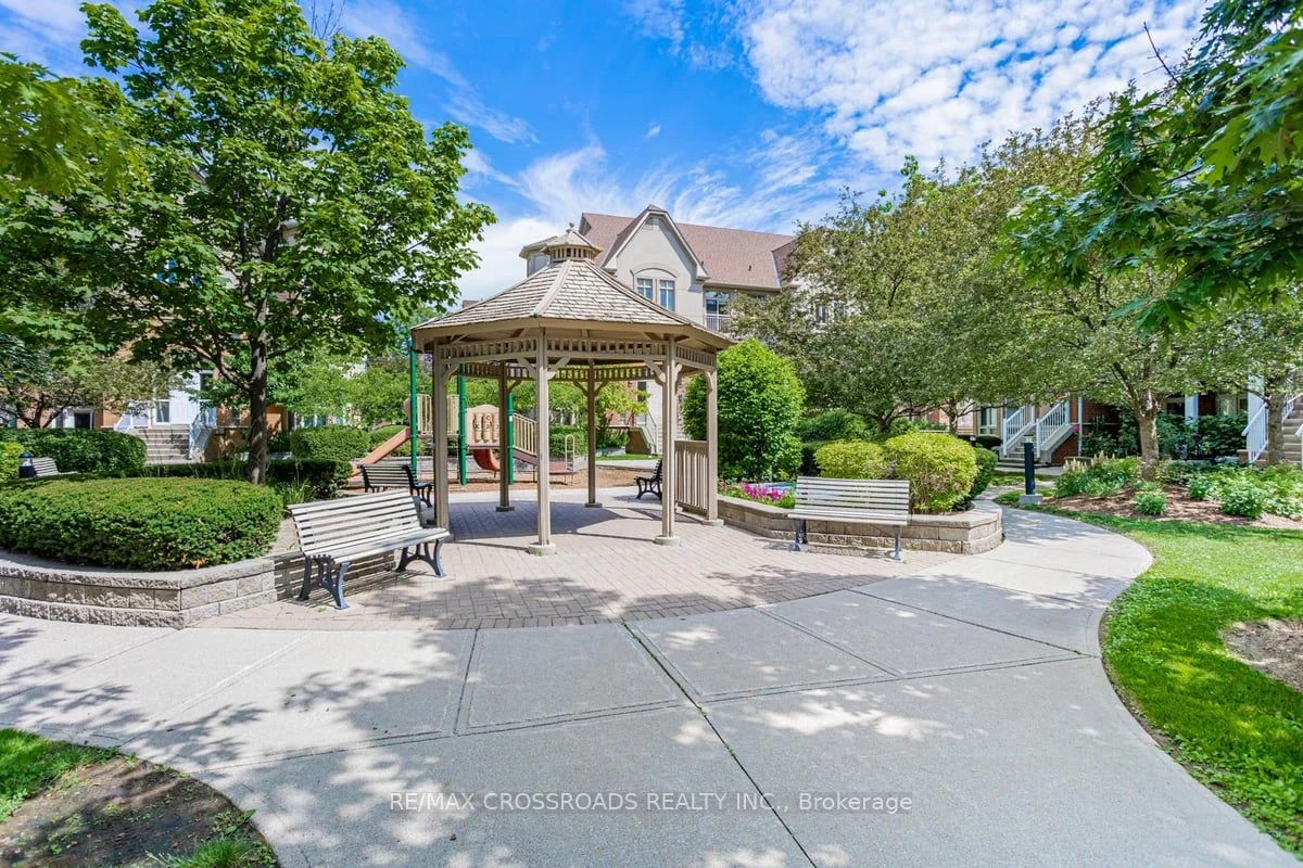 36 Gibson Avenue 24, Toronto W04, ON M9N 0A5
