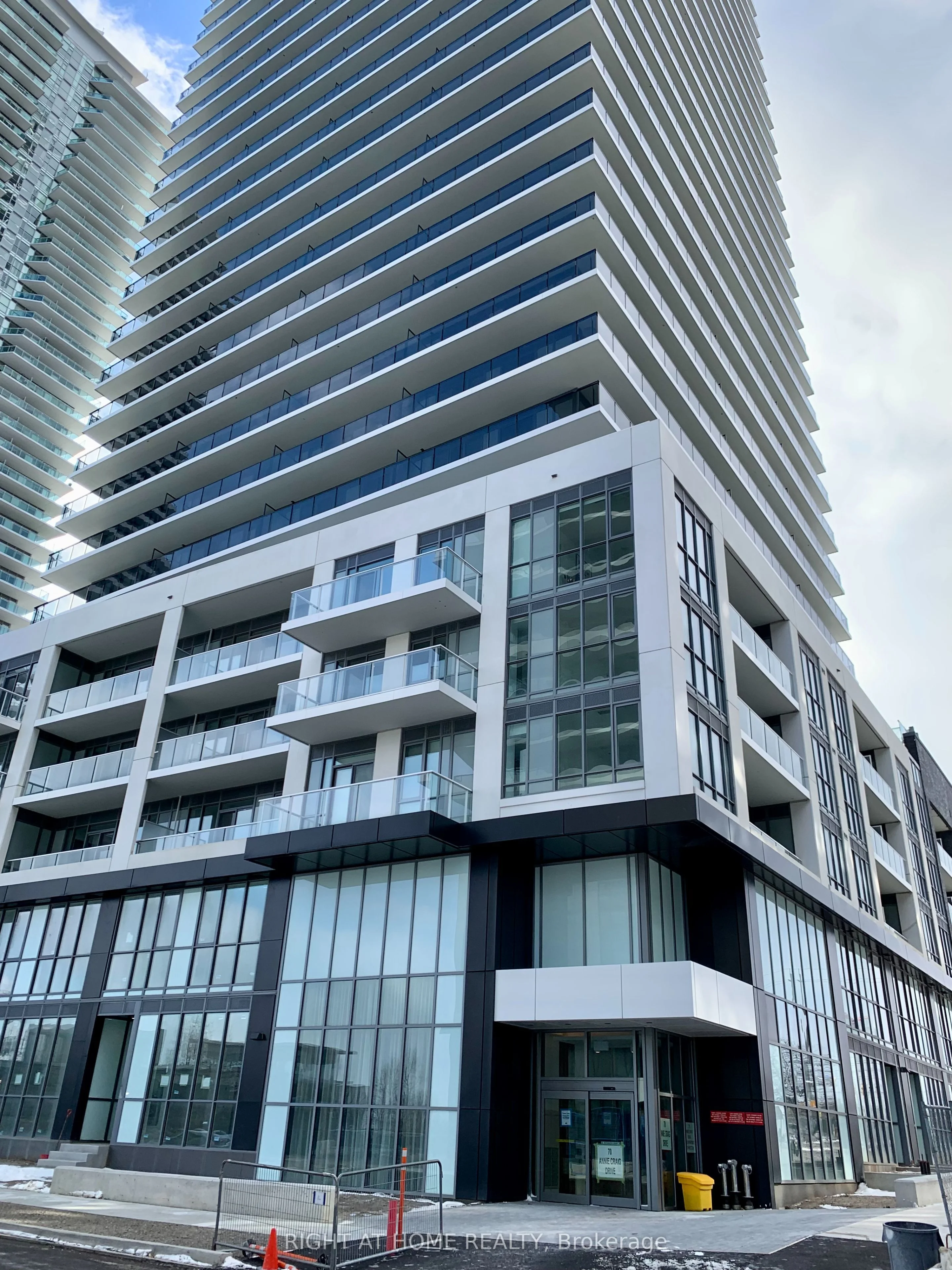 70 Annie Craig Drive 3301, Toronto W06, On M8v 0g2