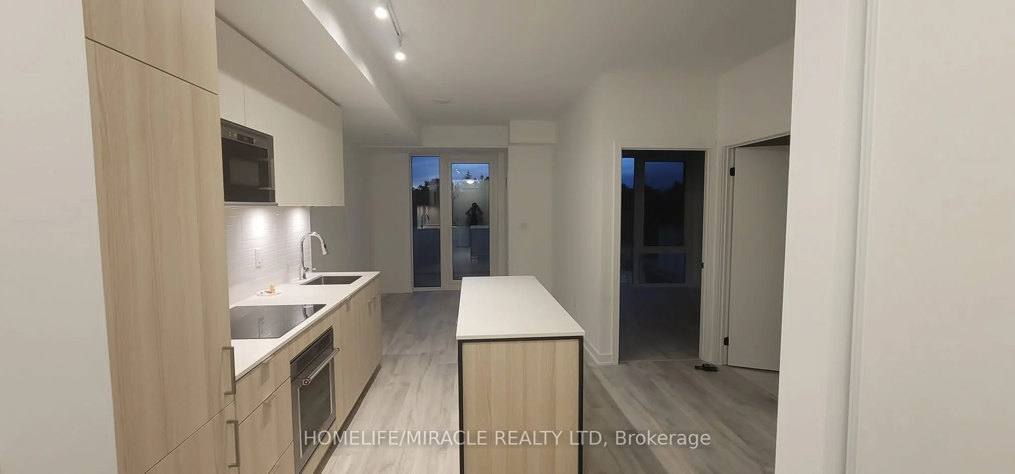 215 Lakeshore Road W 335, Mississauga, ON L5H 0A7