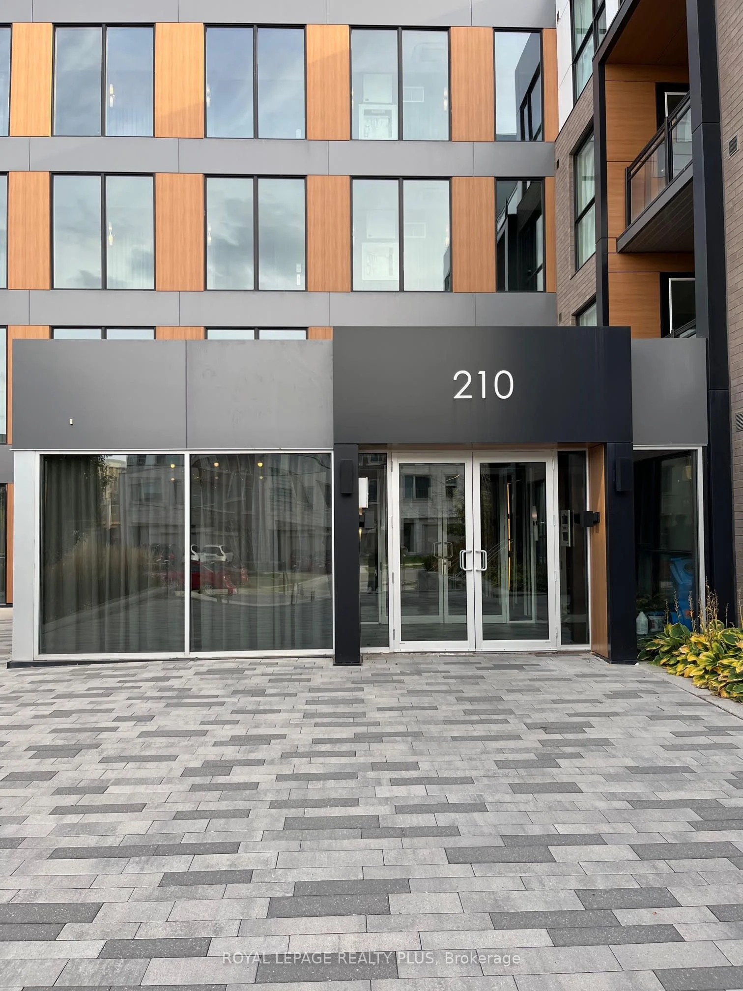 210 Sabina Drive 318, Oakville, On L6h 7c3