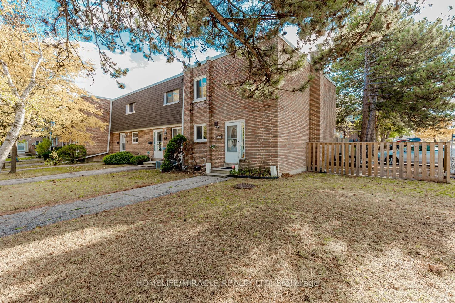 59 Lexington Avenue 23, Toronto W10, ON M9V 2G9