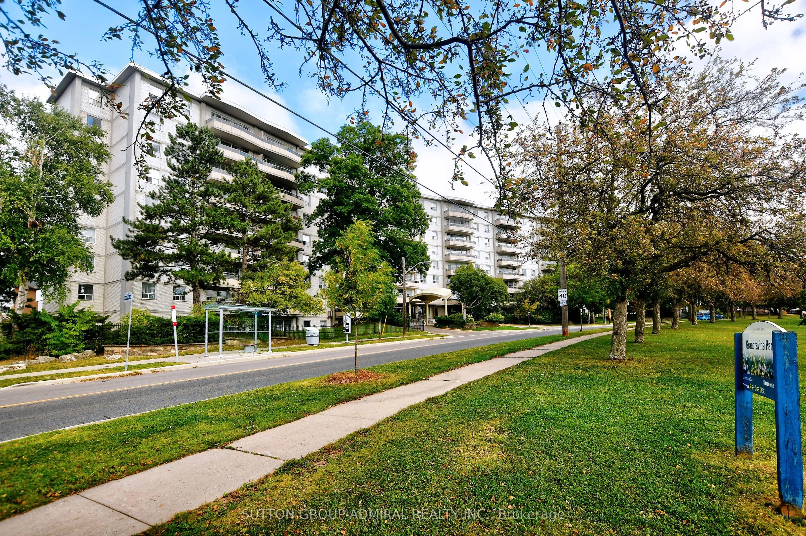 80 Grandravine Drive 307, Toronto W05, ON M3J 1B2