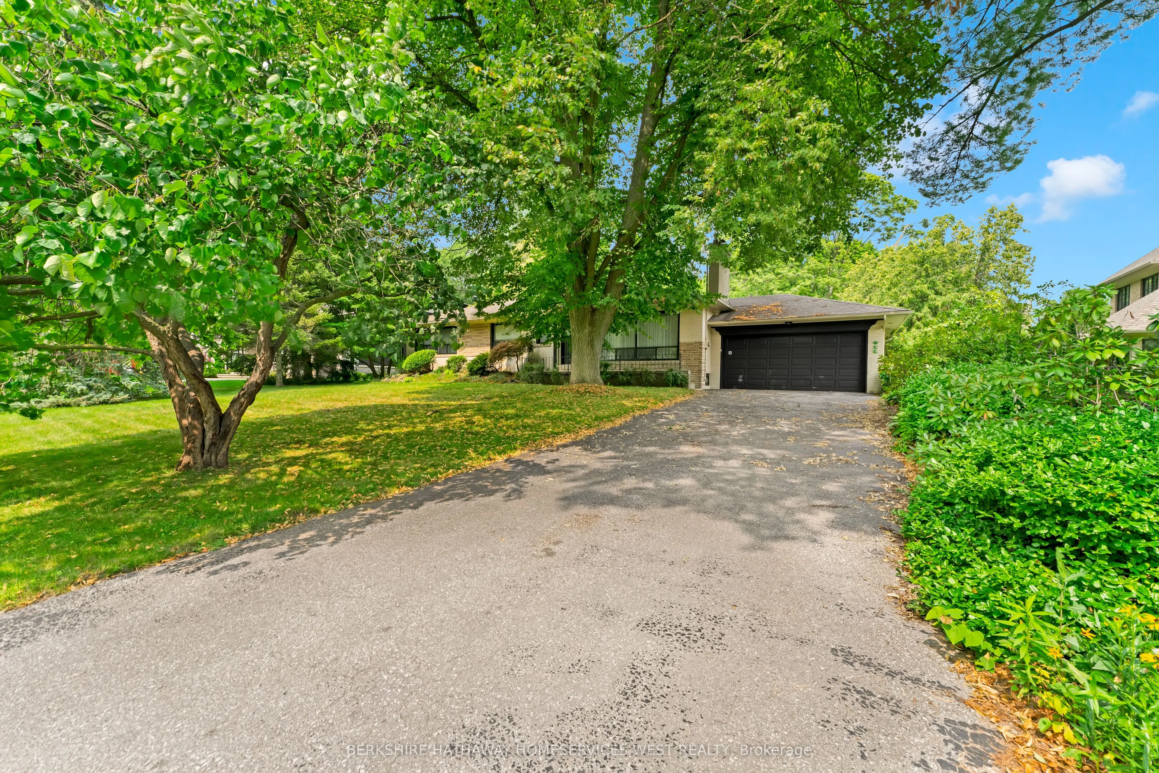 237 Albion Avenue, Oakville, ON L6J 4T4