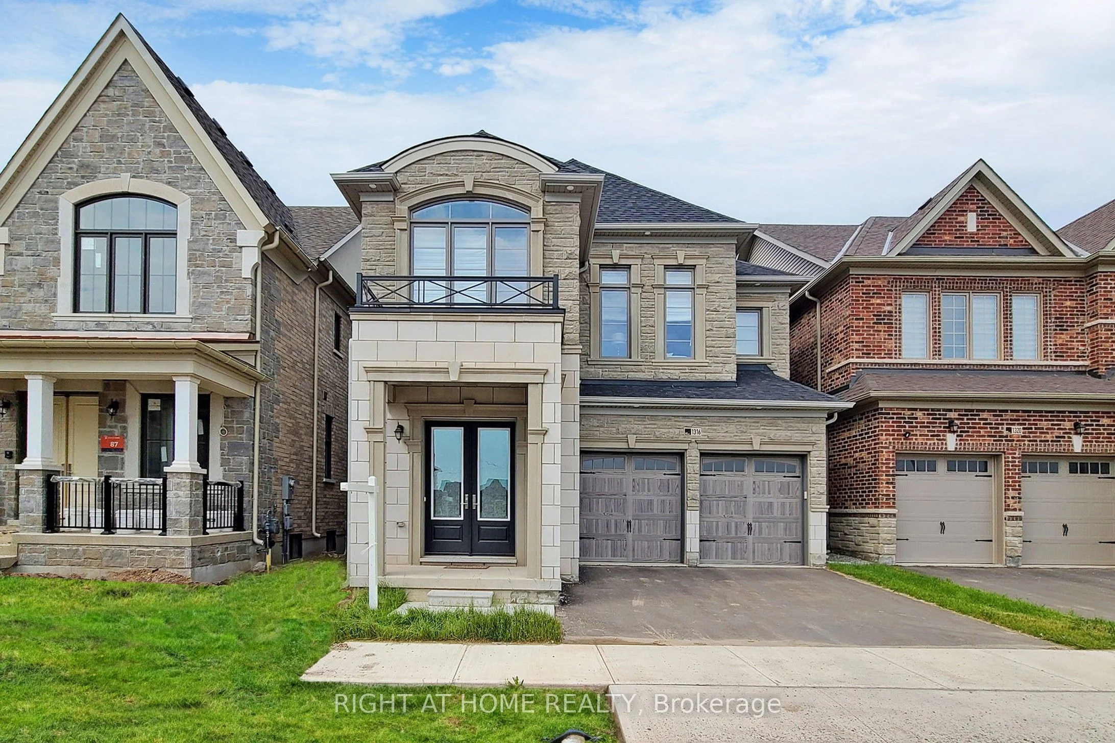 1316 QUEENS PLATE Road, Oakville, ON L6M 5L7