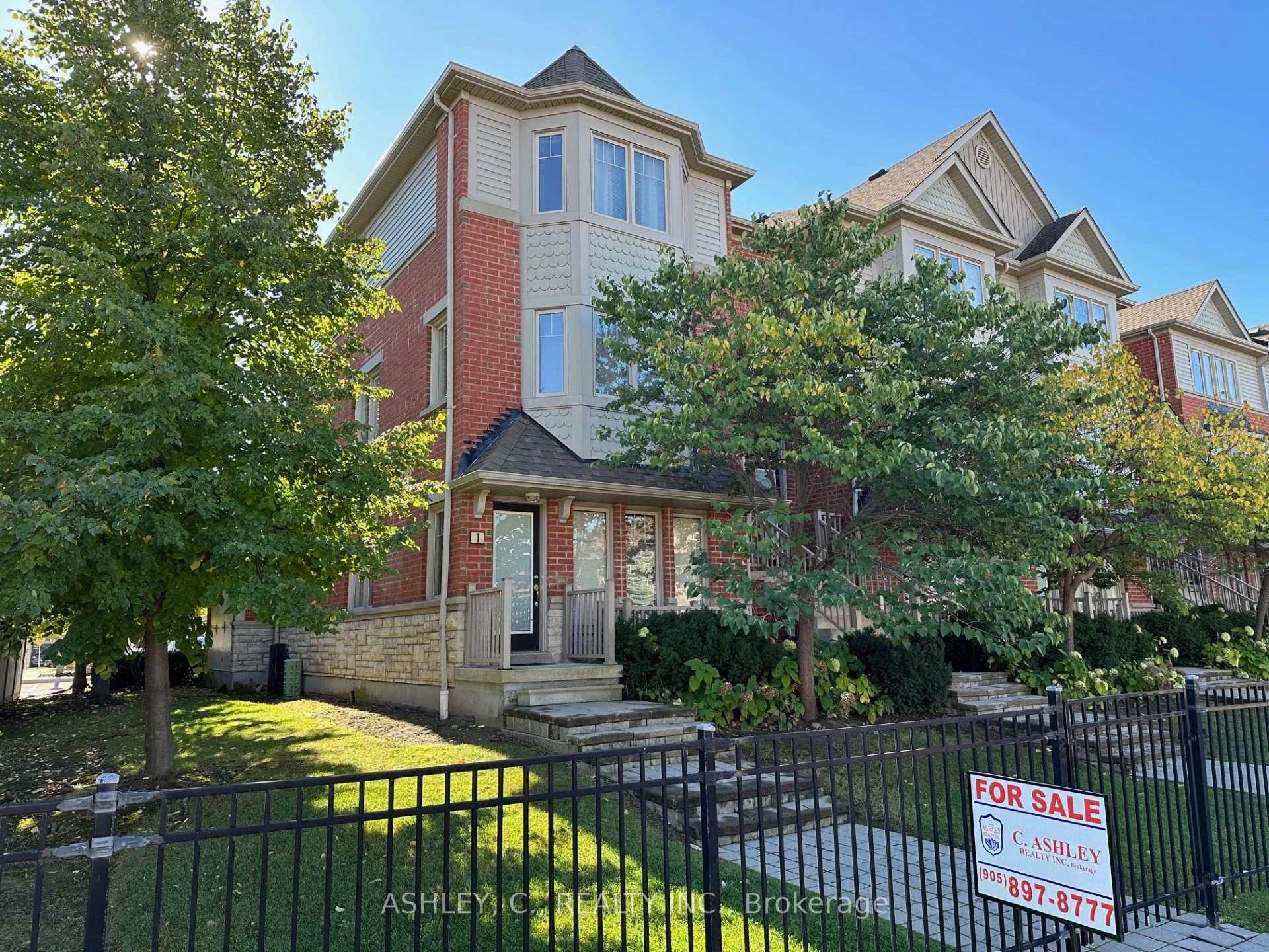 3200 Bentley Drive 1, Mississauga, ON L5M 0P7