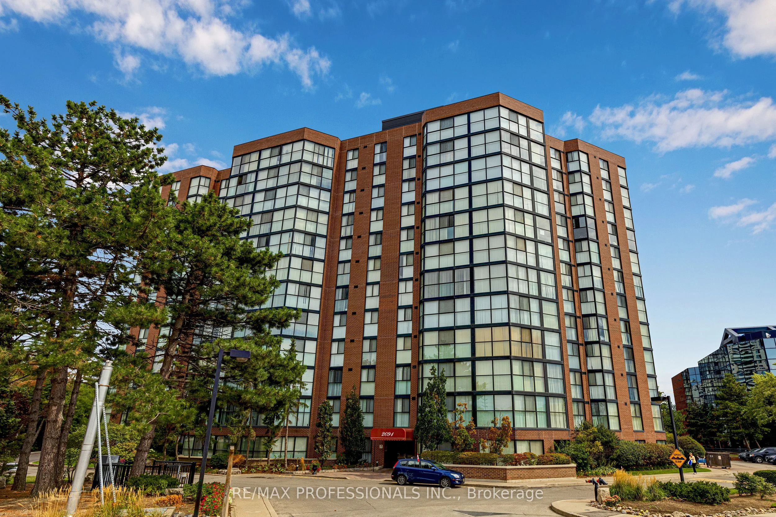 2091 Hurontario Street 108, Mississauga, ON L5A 4E6