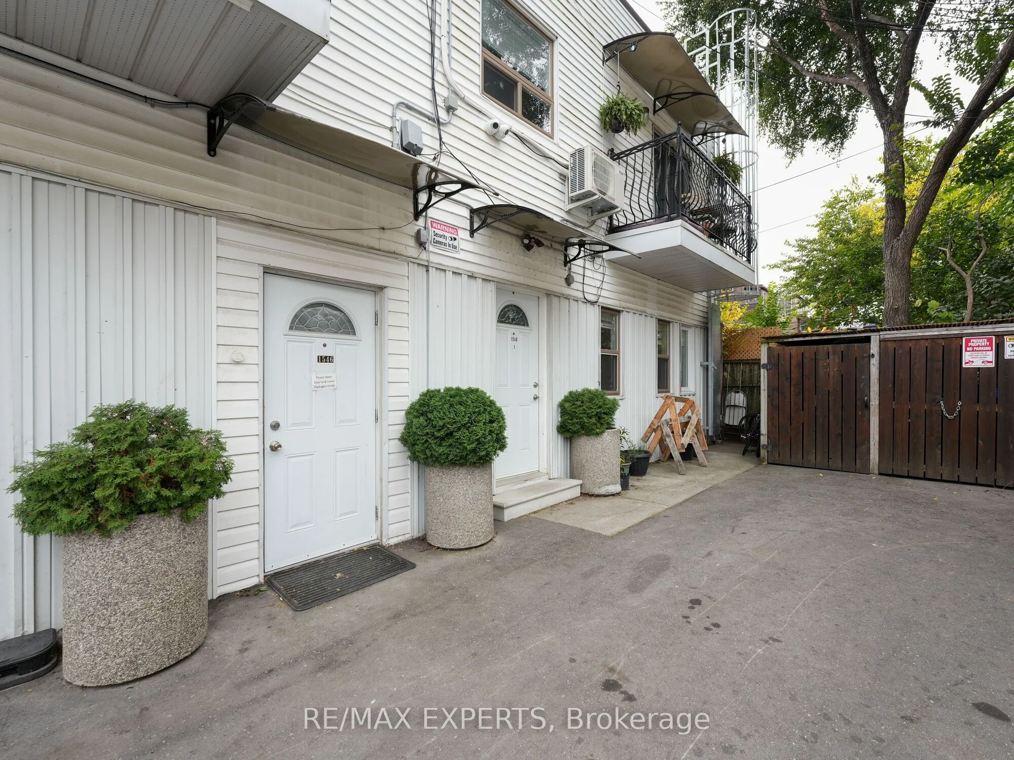 1546 Dupont Street #3, Toronto W02, ON M6P 3S6