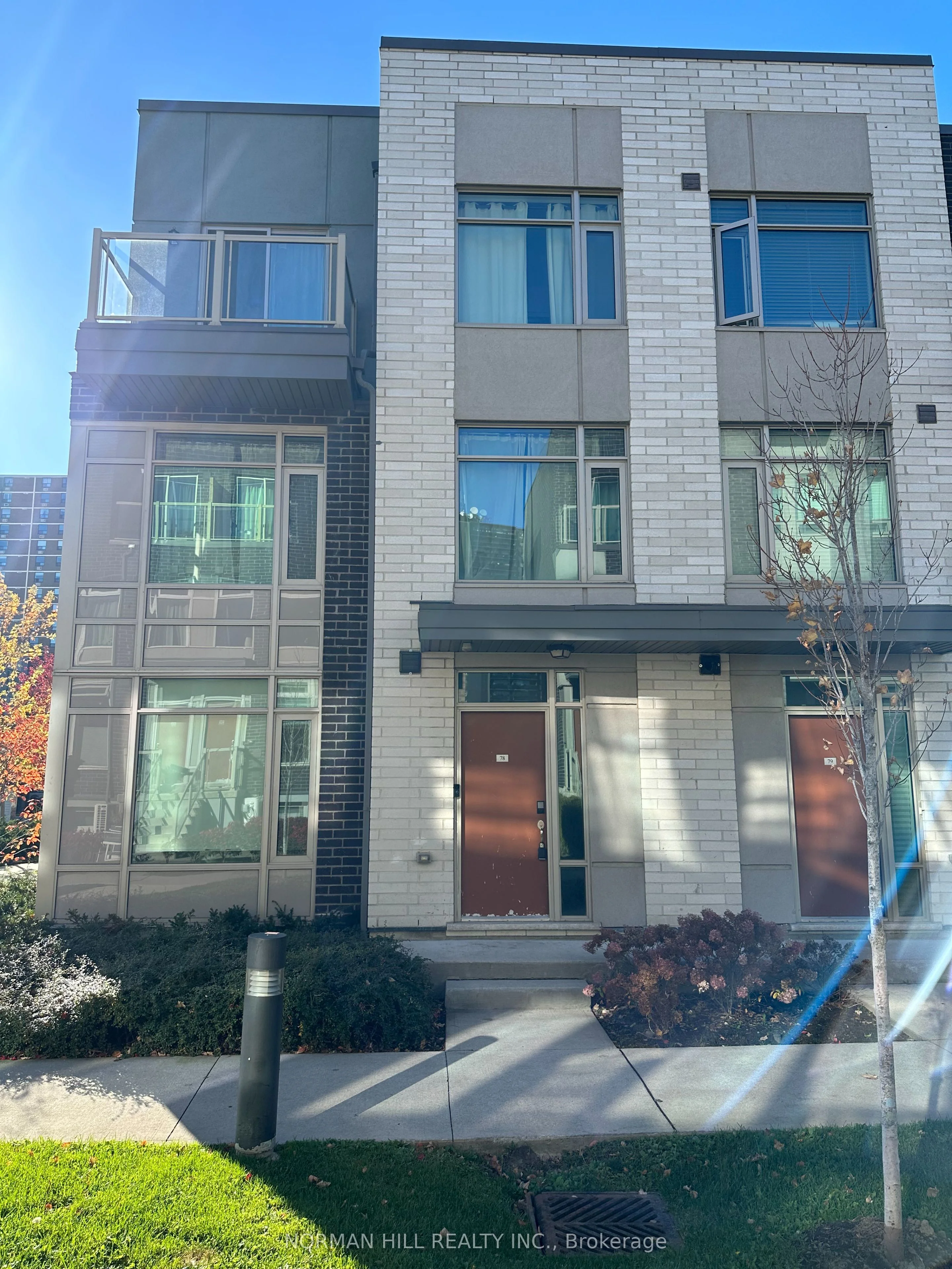 23 Applewood Lane 78, Toronto W08, ON M9C 0C1